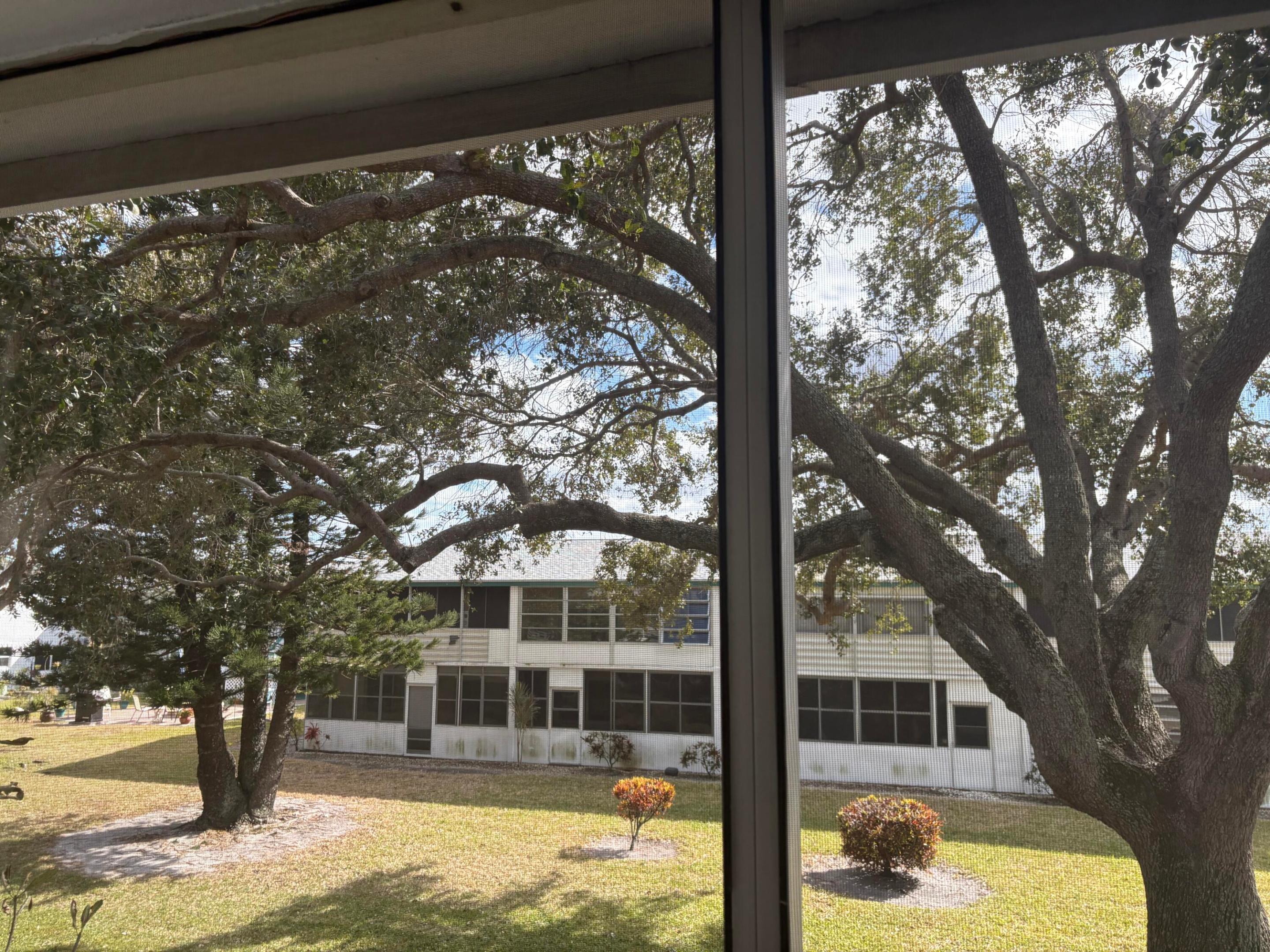 CENTURY VILLAGE / SUSSEX CONDO - Residential Lease