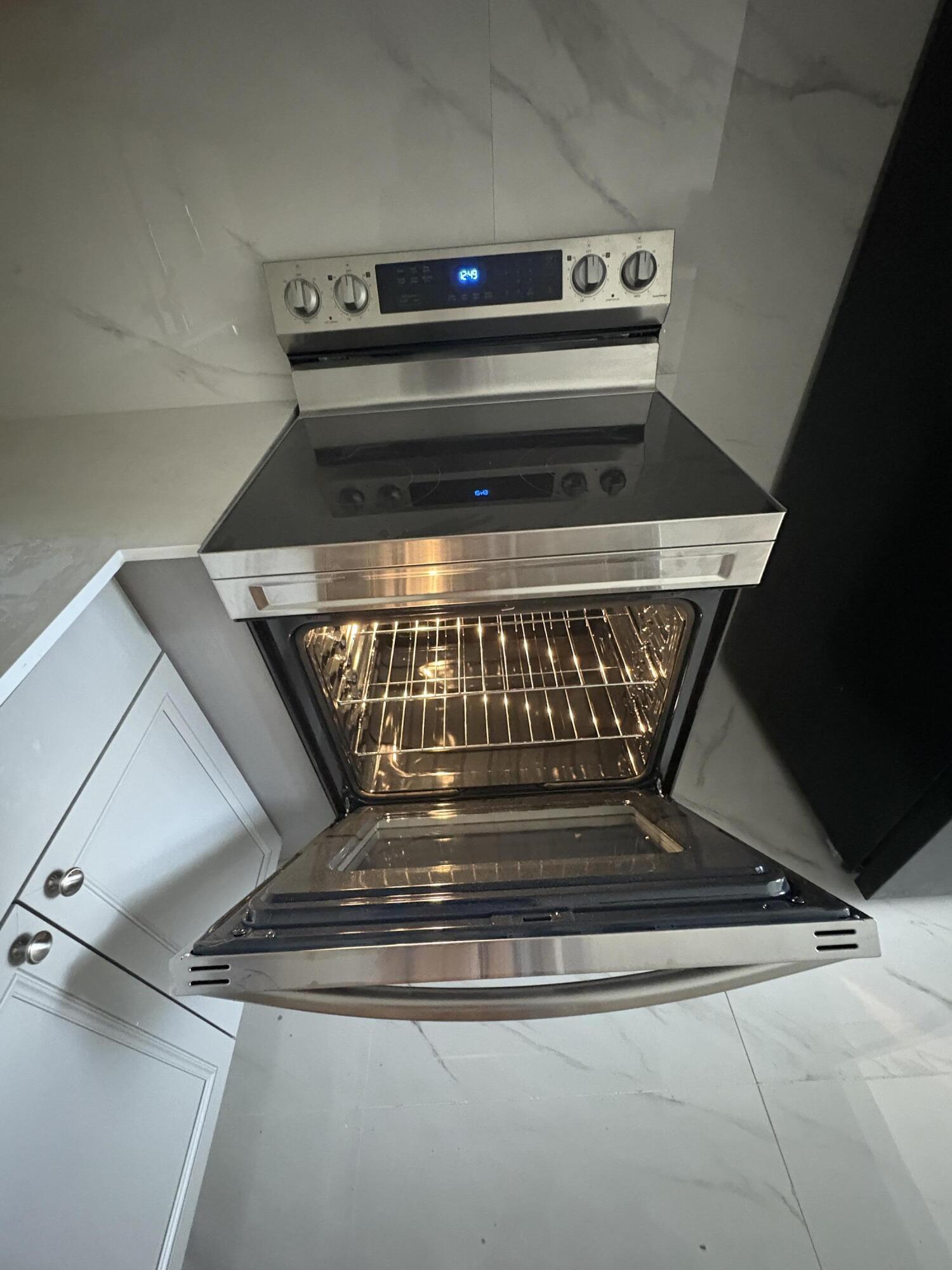 CENTURY VILLAGE / SUSSEX CONDO - Residential Lease
