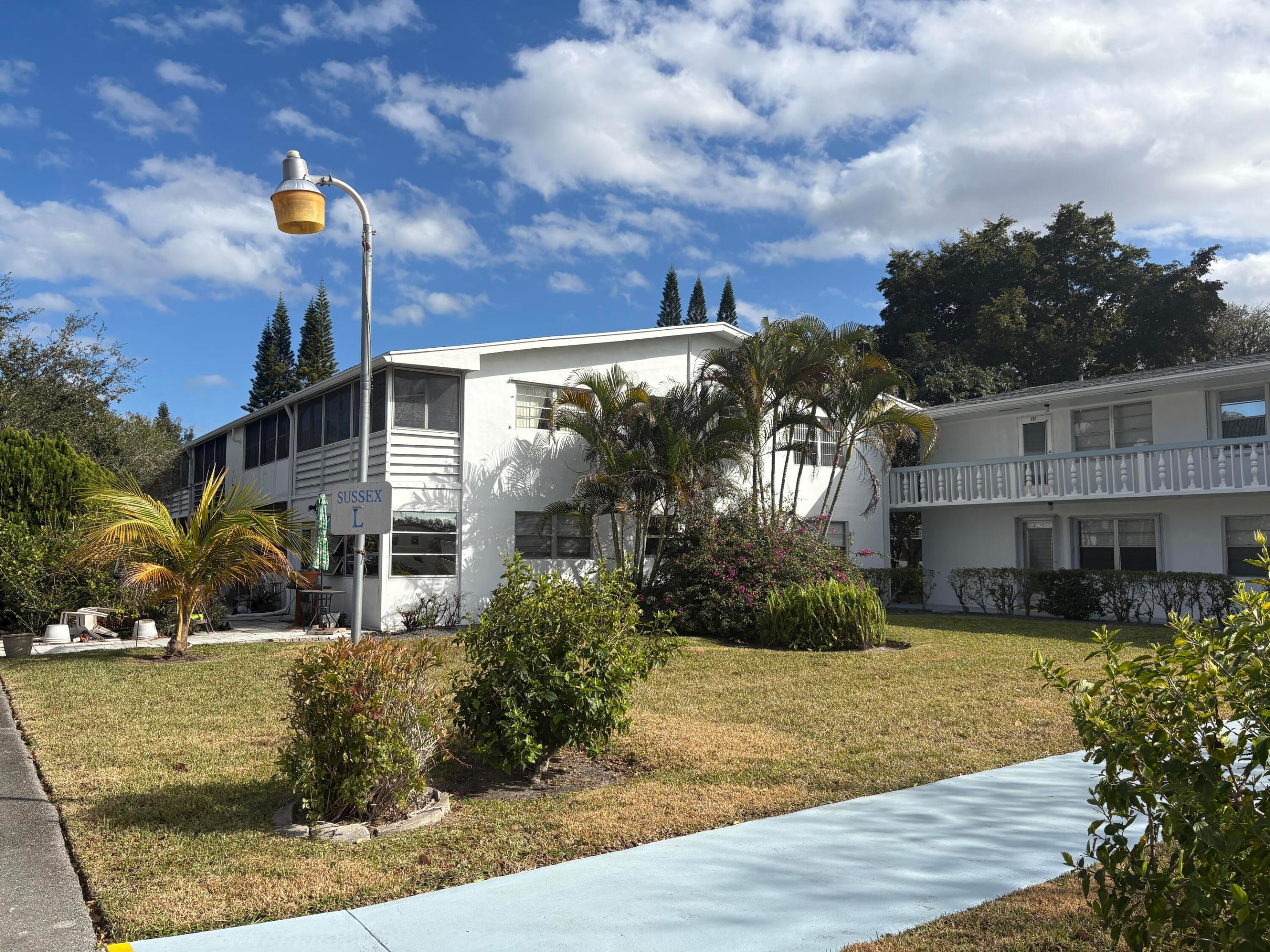 CENTURY VILLAGE / SUSSEX CONDO - Residential Lease