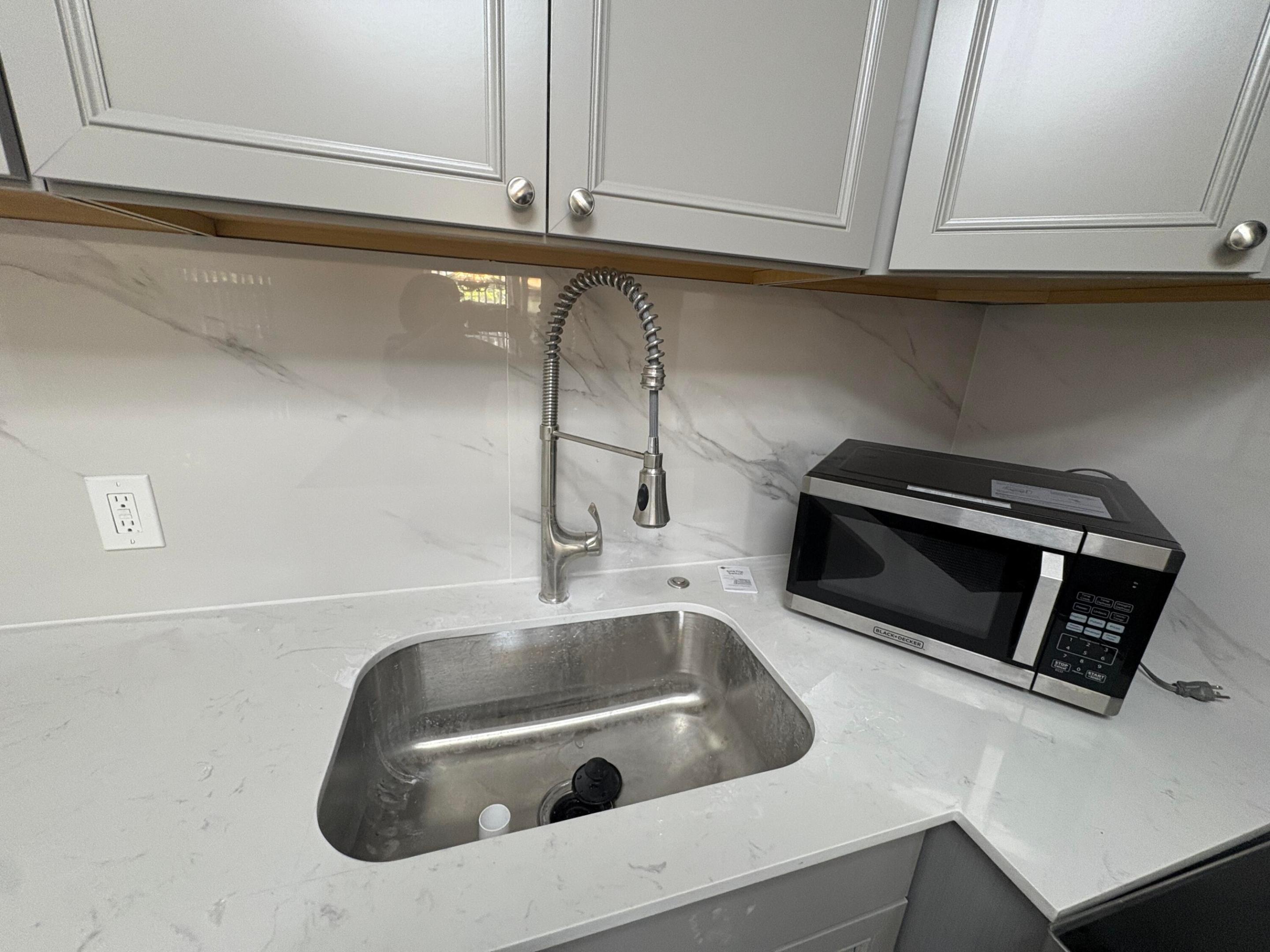 CENTURY VILLAGE / SUSSEX CONDO - Residential Lease
