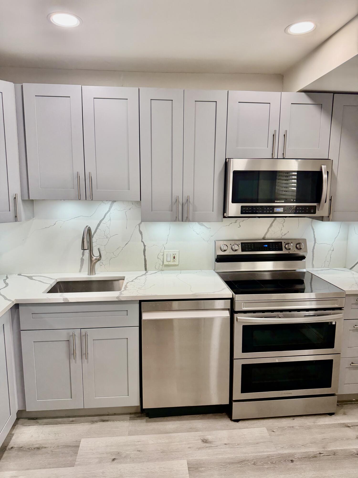 NO 7 PALM-AIRE COUNTRY CLUB - Residential