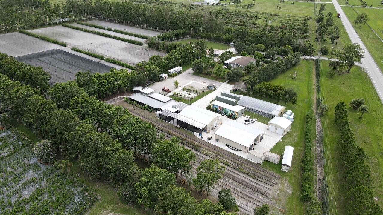 BOX RANCH GROVES - Residential