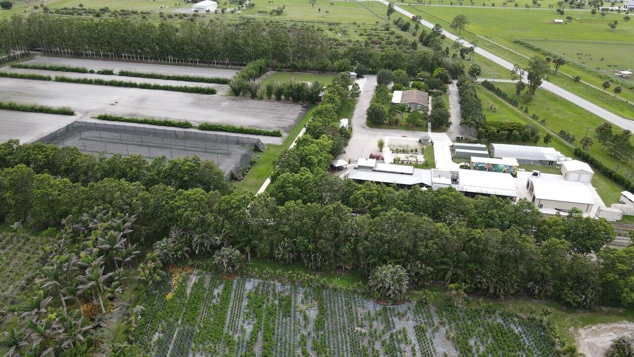 BOX RANCH GROVES - Residential