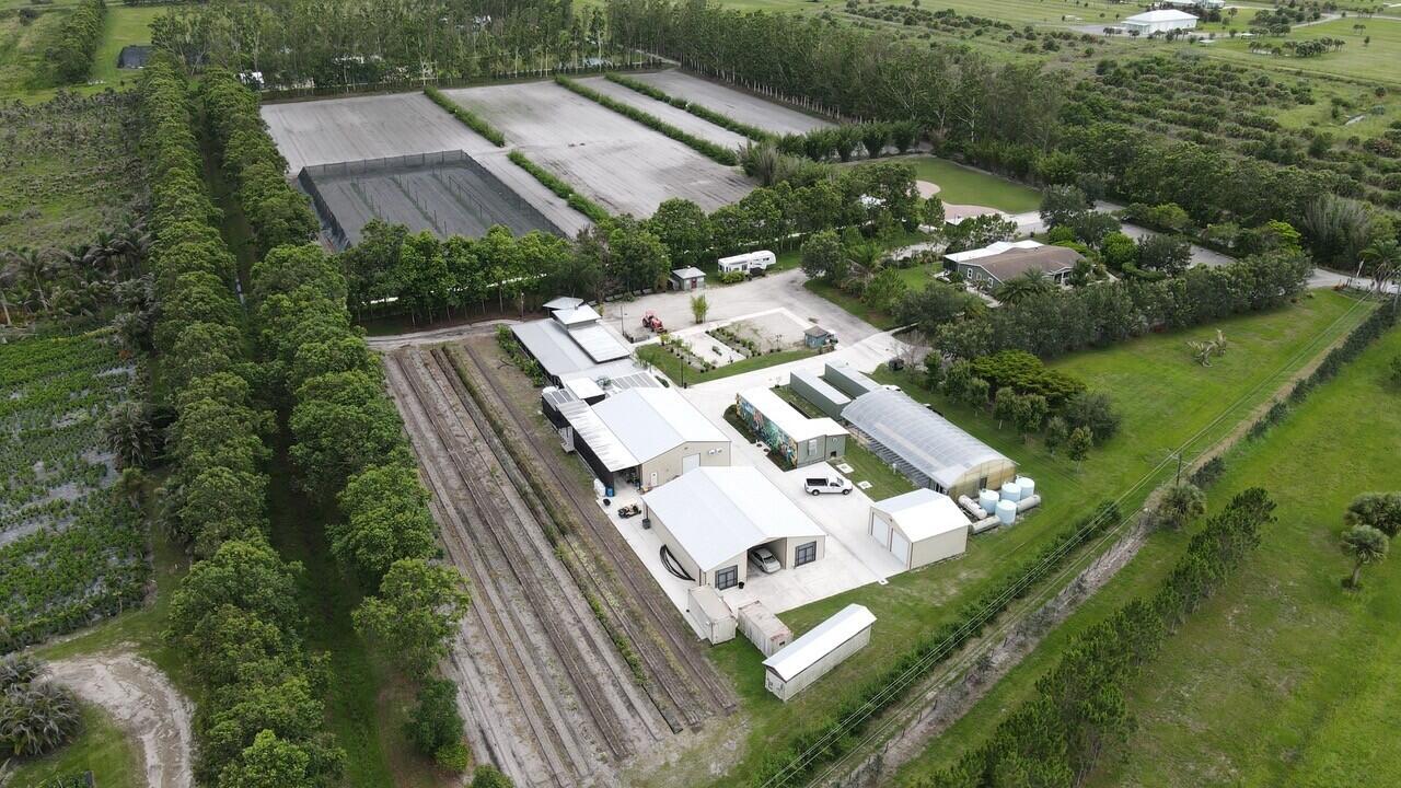 BOX RANCH GROVES - Residential