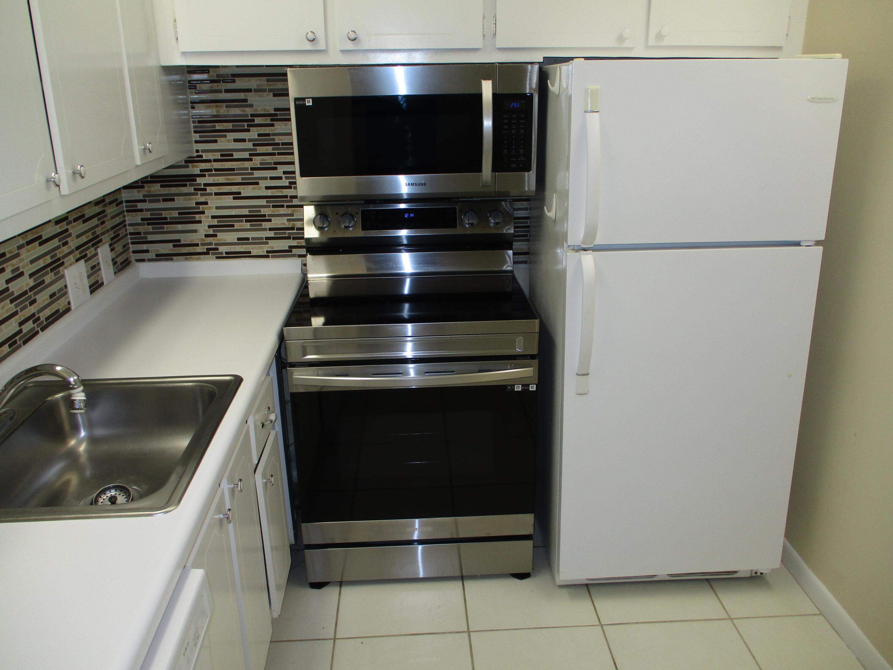 MANSFIELD AT CENTURY VILLAGE CONDO - Residential Lease