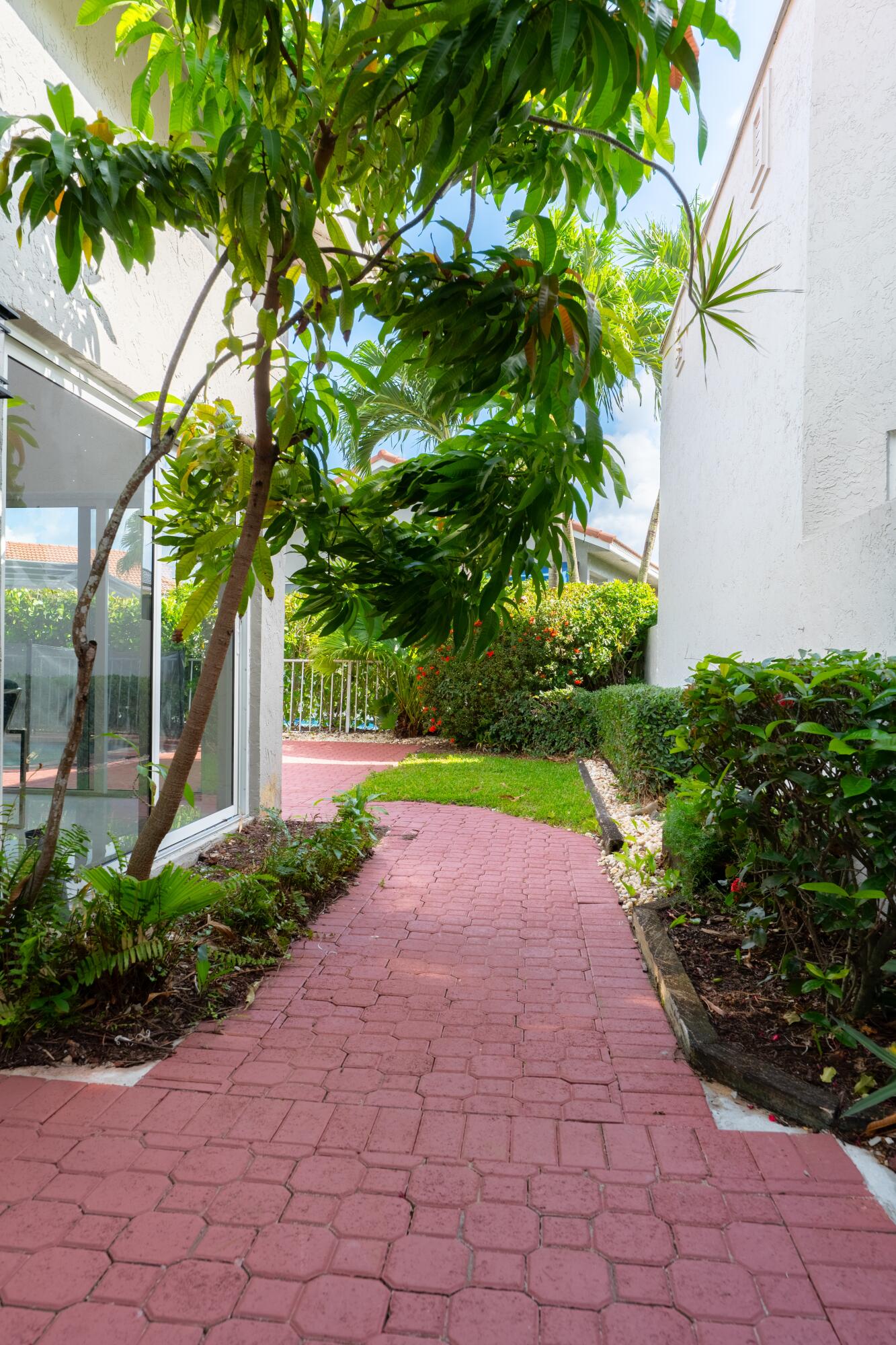 HAMPTON CLUB - Residential