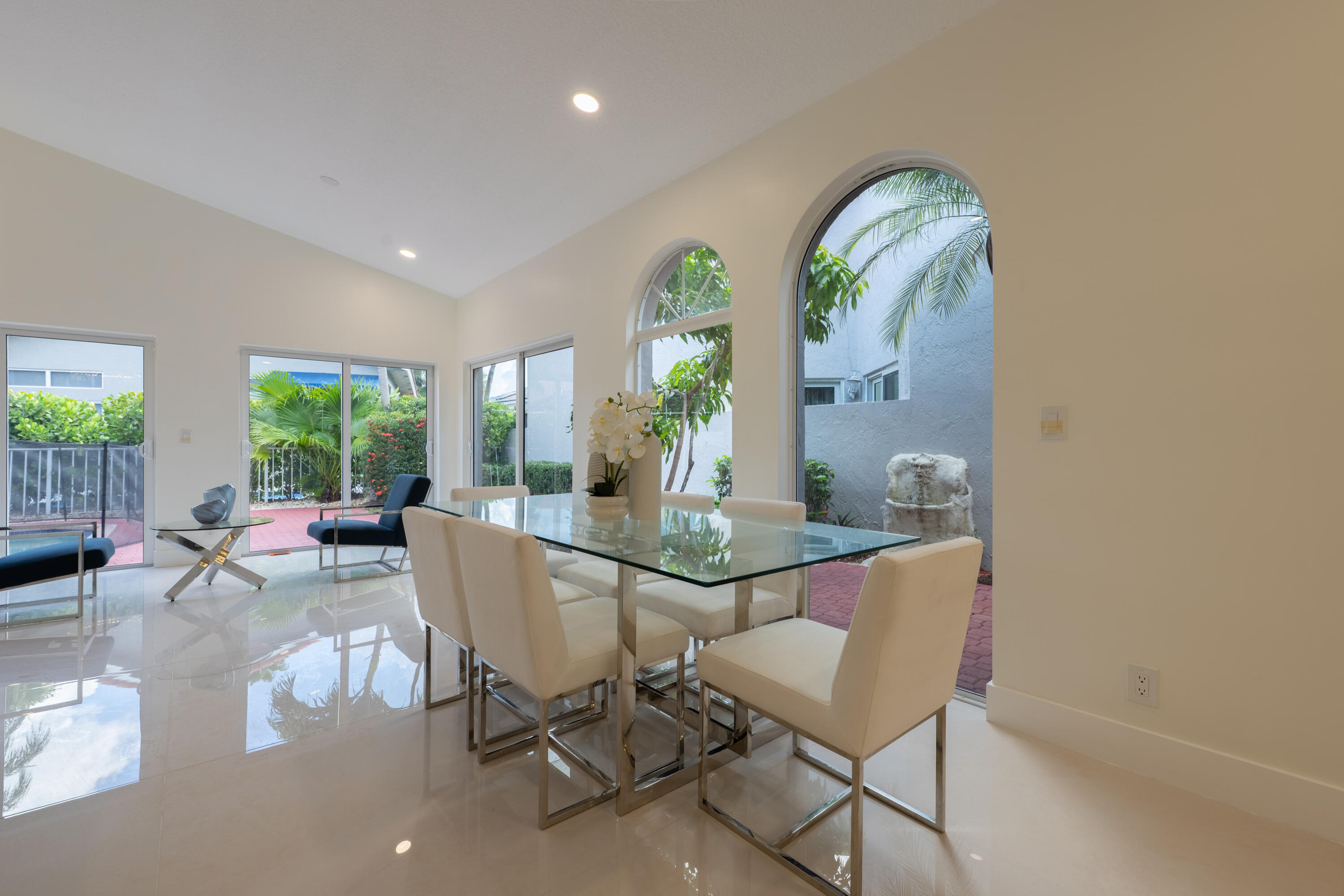 HAMPTON CLUB - Residential