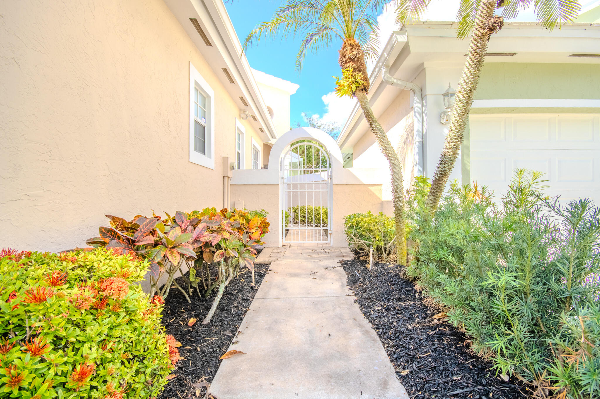 BREAKERS WEST 13, The Colony - Residential