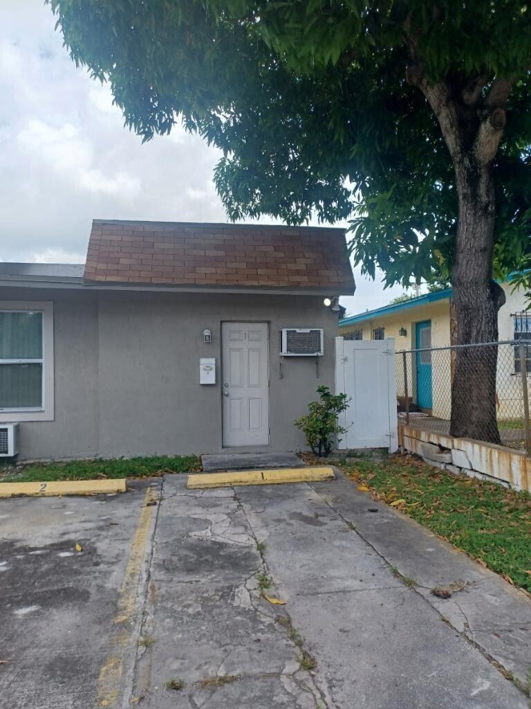 NORTH HOLLYWOOD - Residential Lease