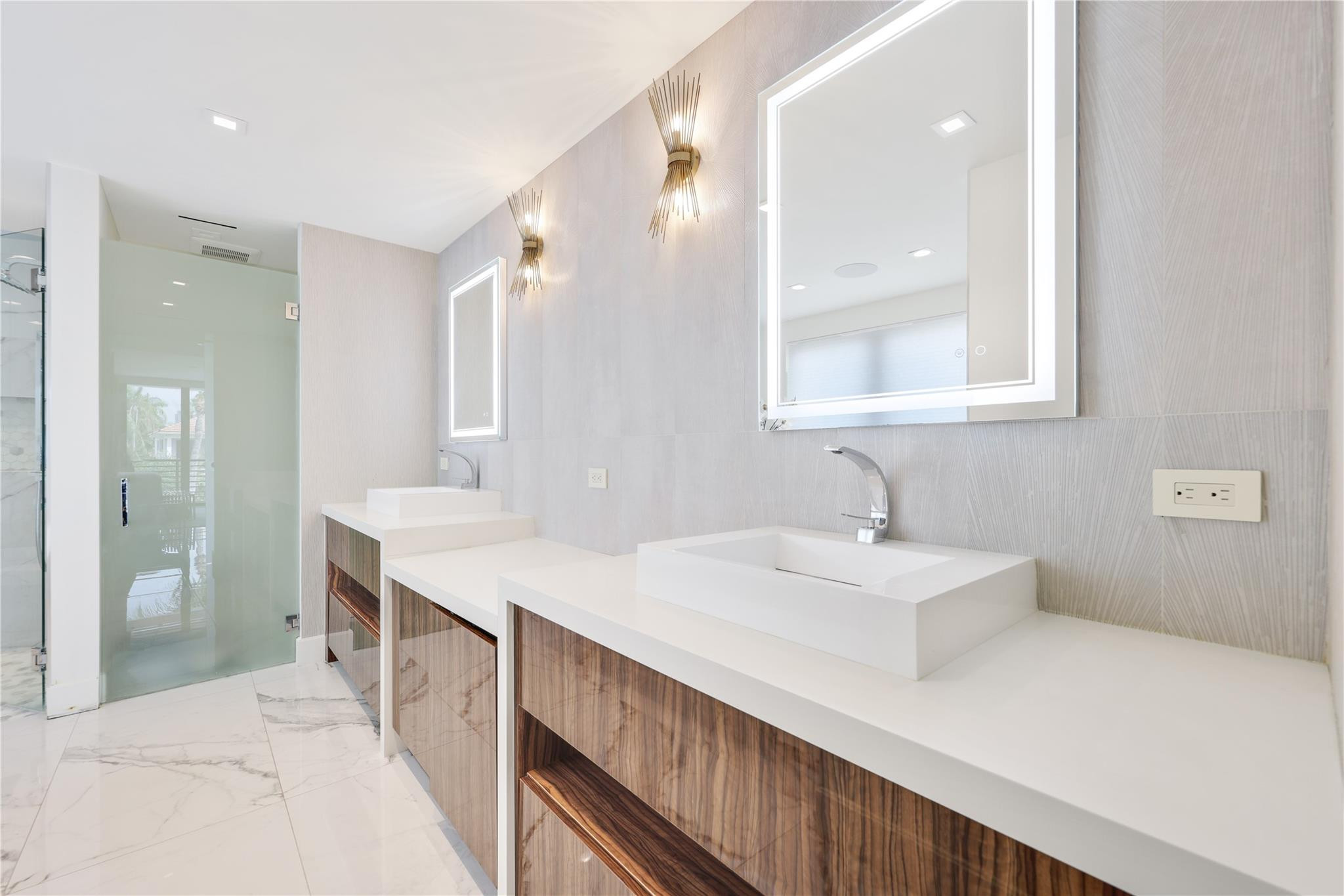 Venice 8-12 B - Residential
