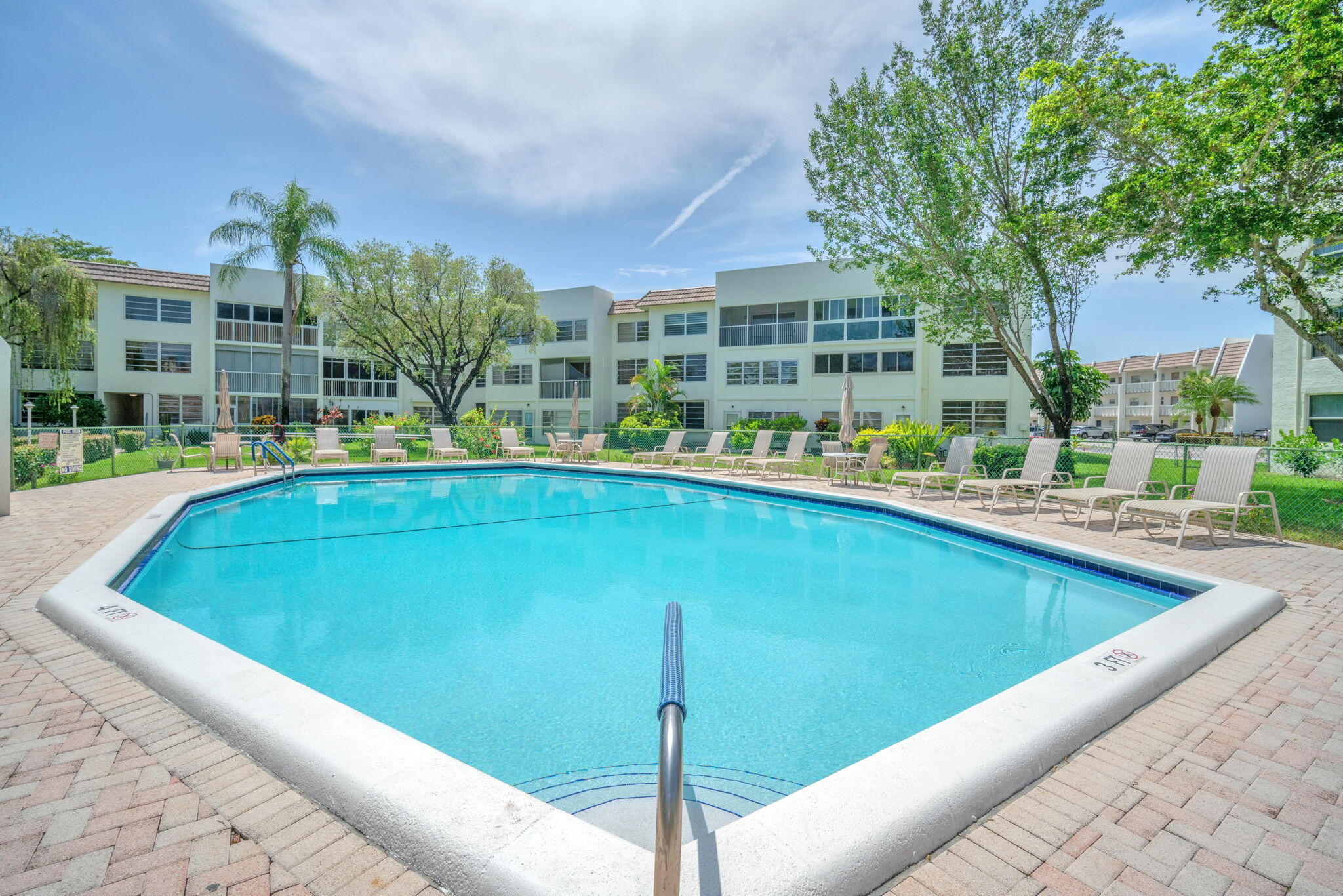 ROYAL PARK GARDENS III-M CONDO - Residential