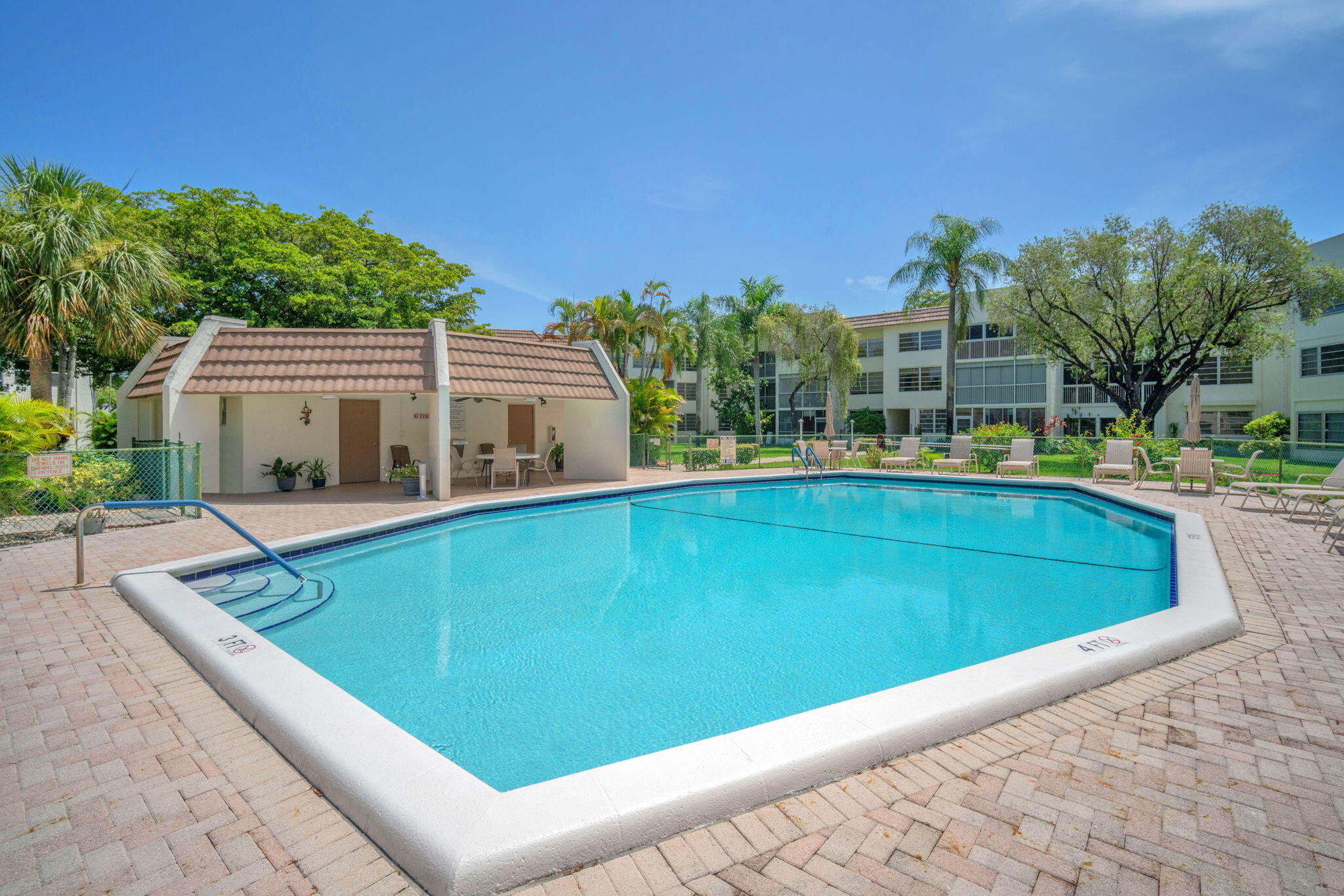 ROYAL PARK GARDENS III-M CONDO - Residential