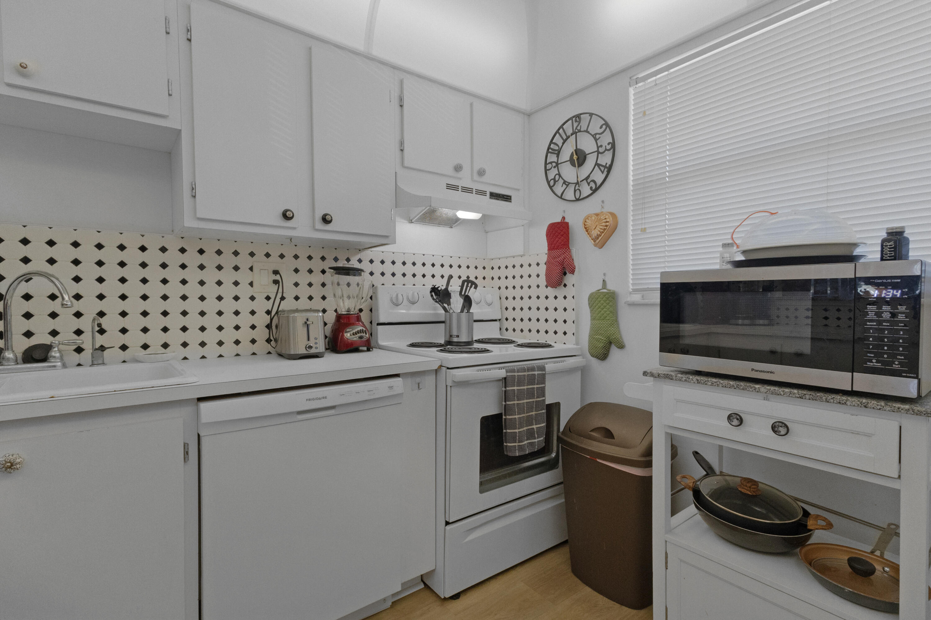 ROYAL PARK GARDENS III-M CONDO - Residential