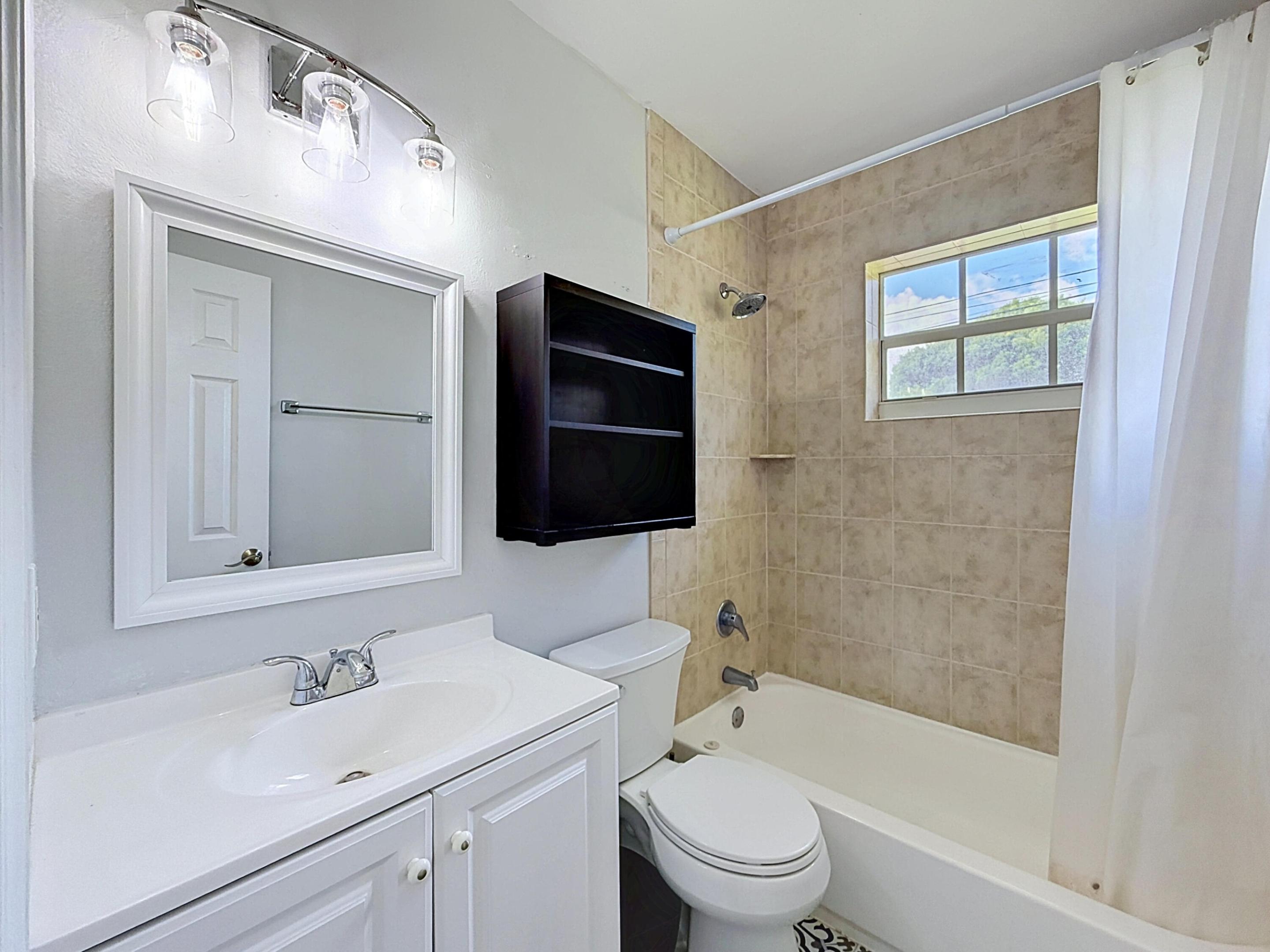 IMPERIAL POINT 2 SEC - Residential