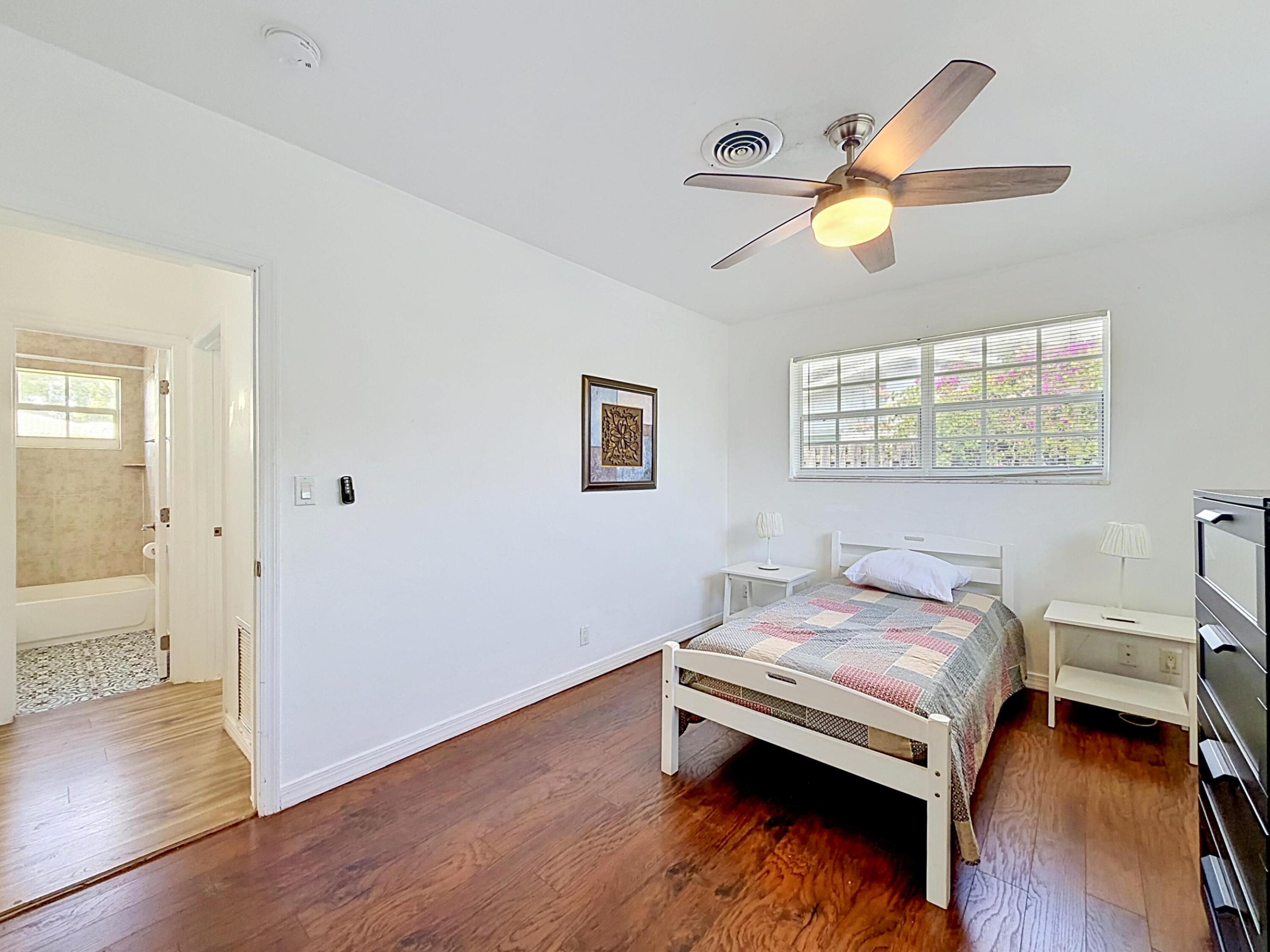 IMPERIAL POINT 2 SEC - Residential