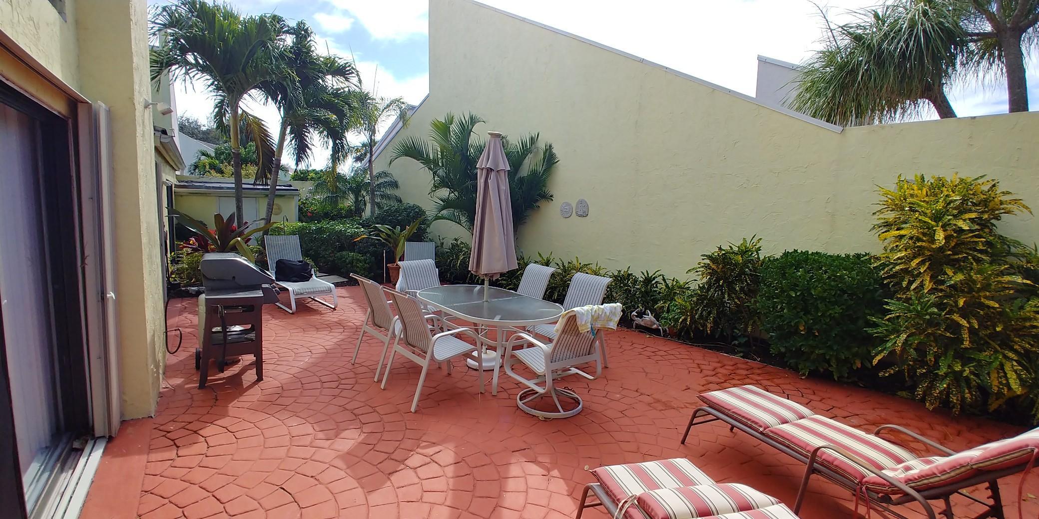 GREENS CAY OF JONATHANS LANDING - Residential Lease