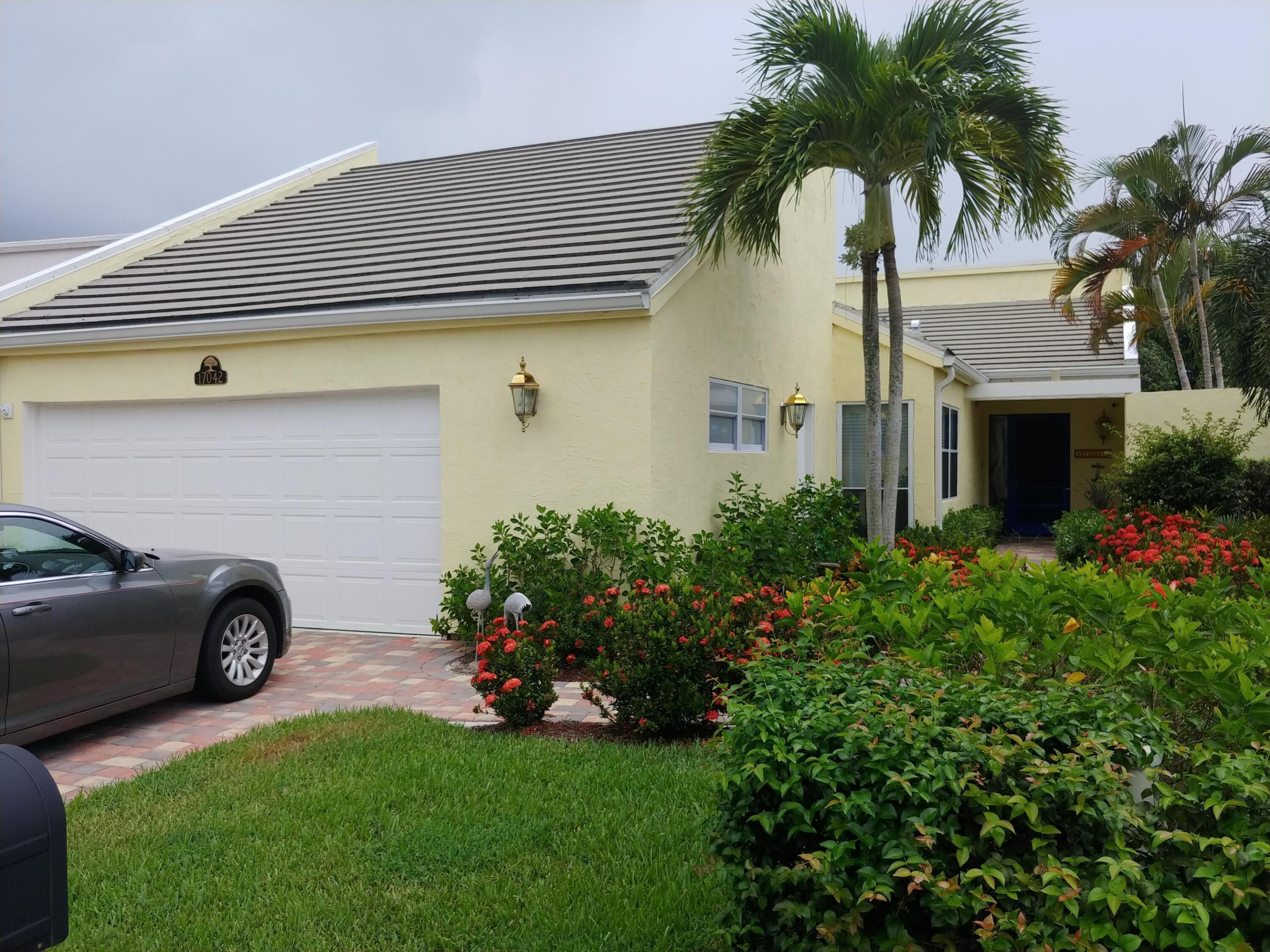 Rarely available unit with a golf course view. Very spacious side patio is great for outdoor entertaining. Updated kitchen and 3 full baths. Formal living room, formal dining room with vaulted ceilings. Owner has recently converted the family room into an over-sized master bedroom with brand new bathroom. 4 TV's. 2 month minimum and flexibles. Available starting June 2026 though September 15, 2026. Off-season rent is $6,000/month. Available in season for $15,000/month. 2 months minimum and the owner prefers Jan 15th to March 15th.