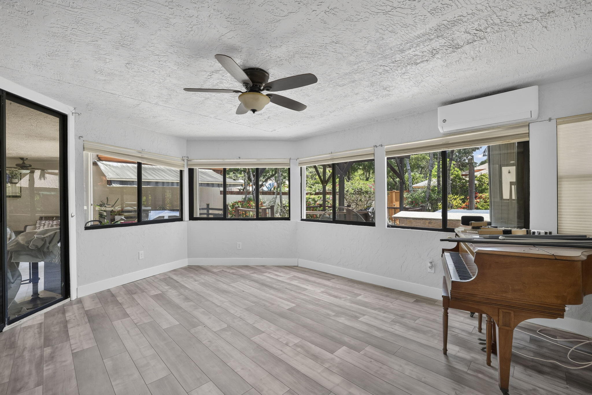 GLEN CONDOMINIUM 1 - Residential Lease