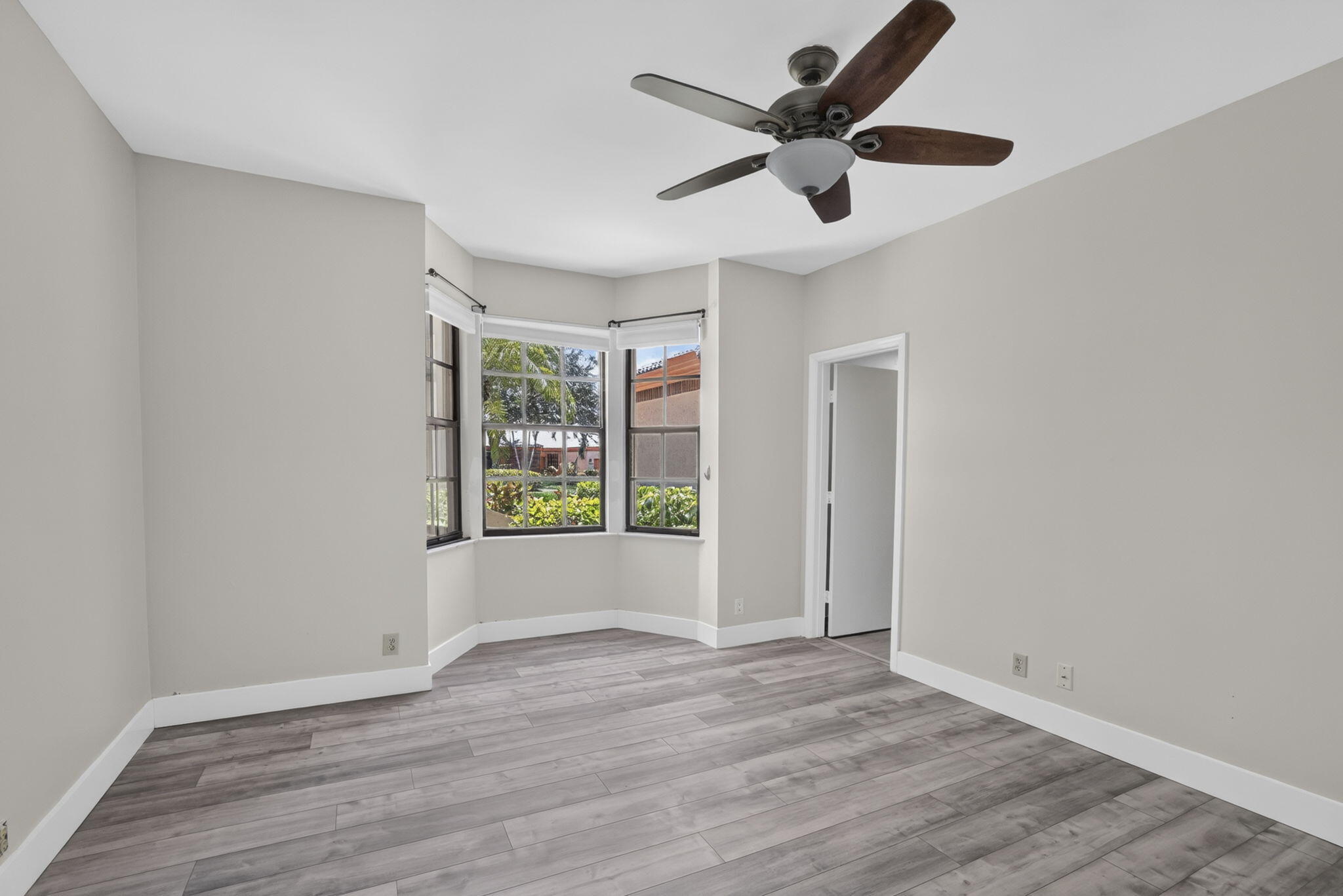 GLEN CONDOMINIUM 1 - Residential Lease