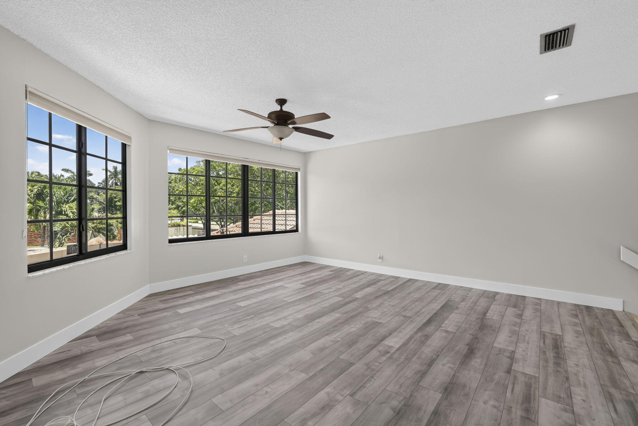 GLEN CONDOMINIUM 1 - Residential Lease