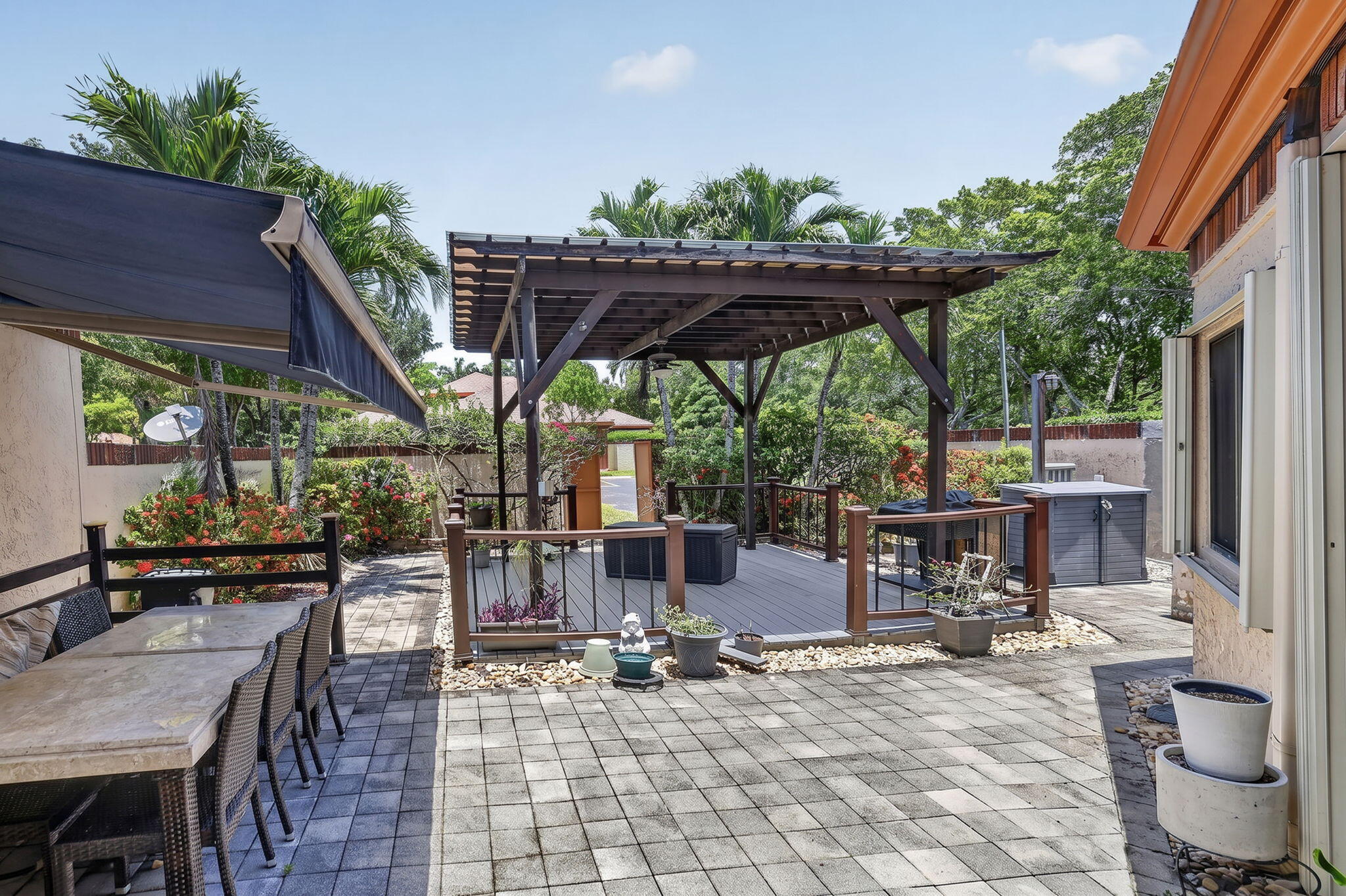 GLEN CONDOMINIUM 1 - Residential Lease