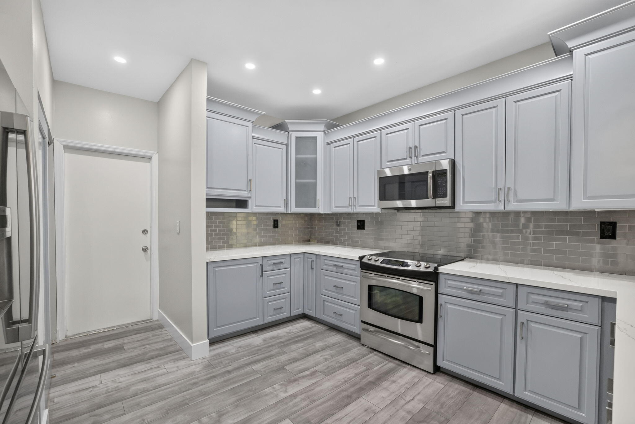 GLEN CONDOMINIUM 1 - Residential Lease