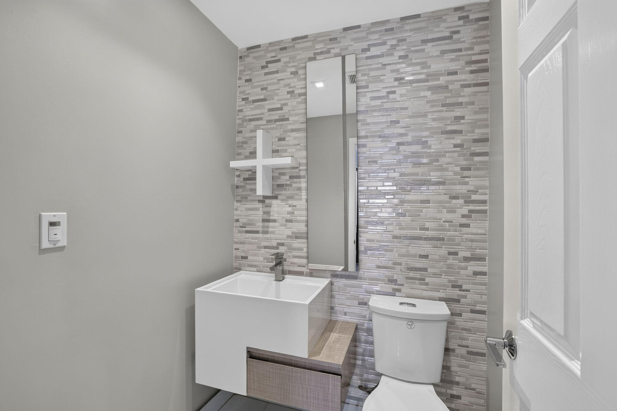 GLEN CONDOMINIUM 1 - Residential Lease