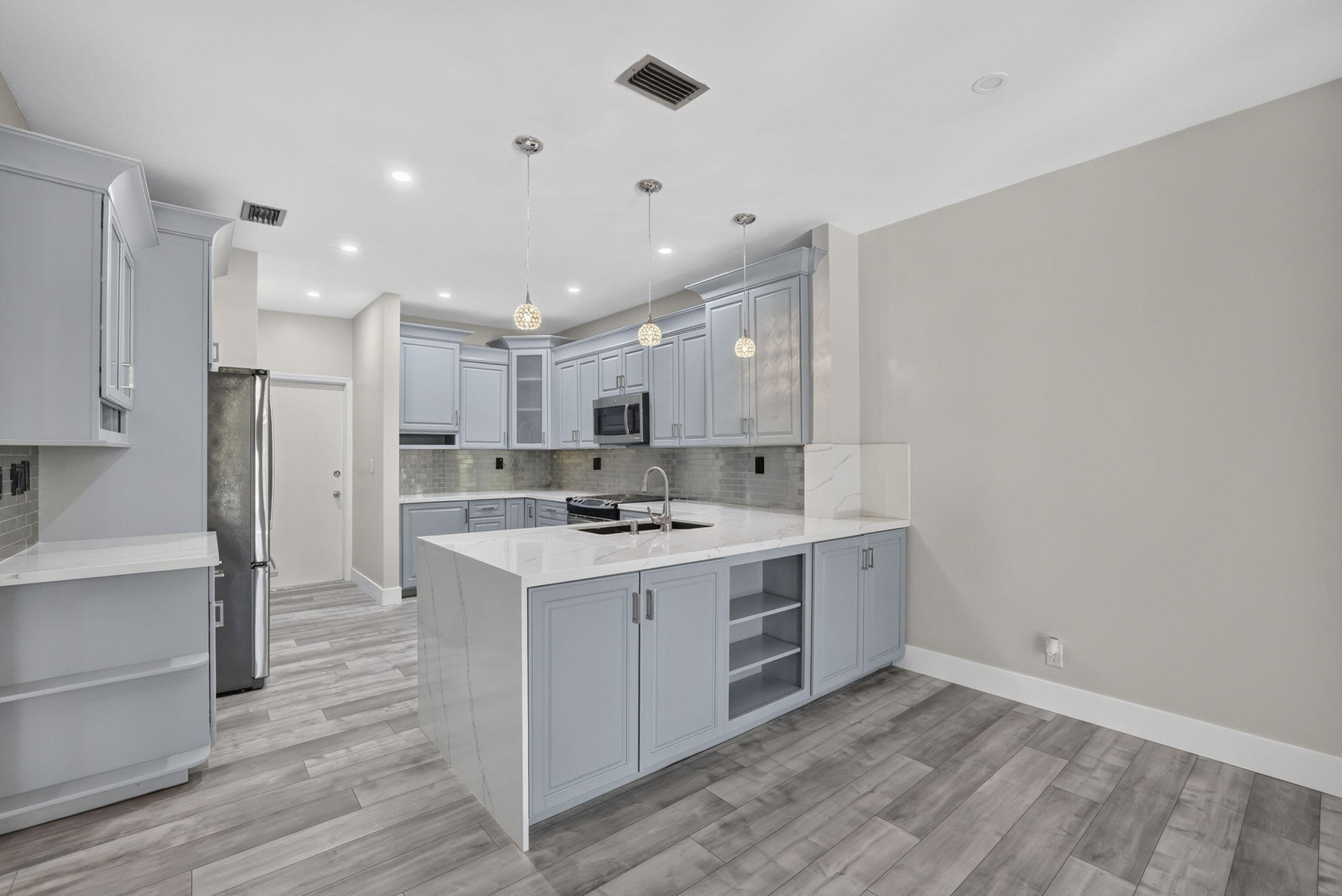 GLEN CONDOMINIUM 1 - Residential Lease