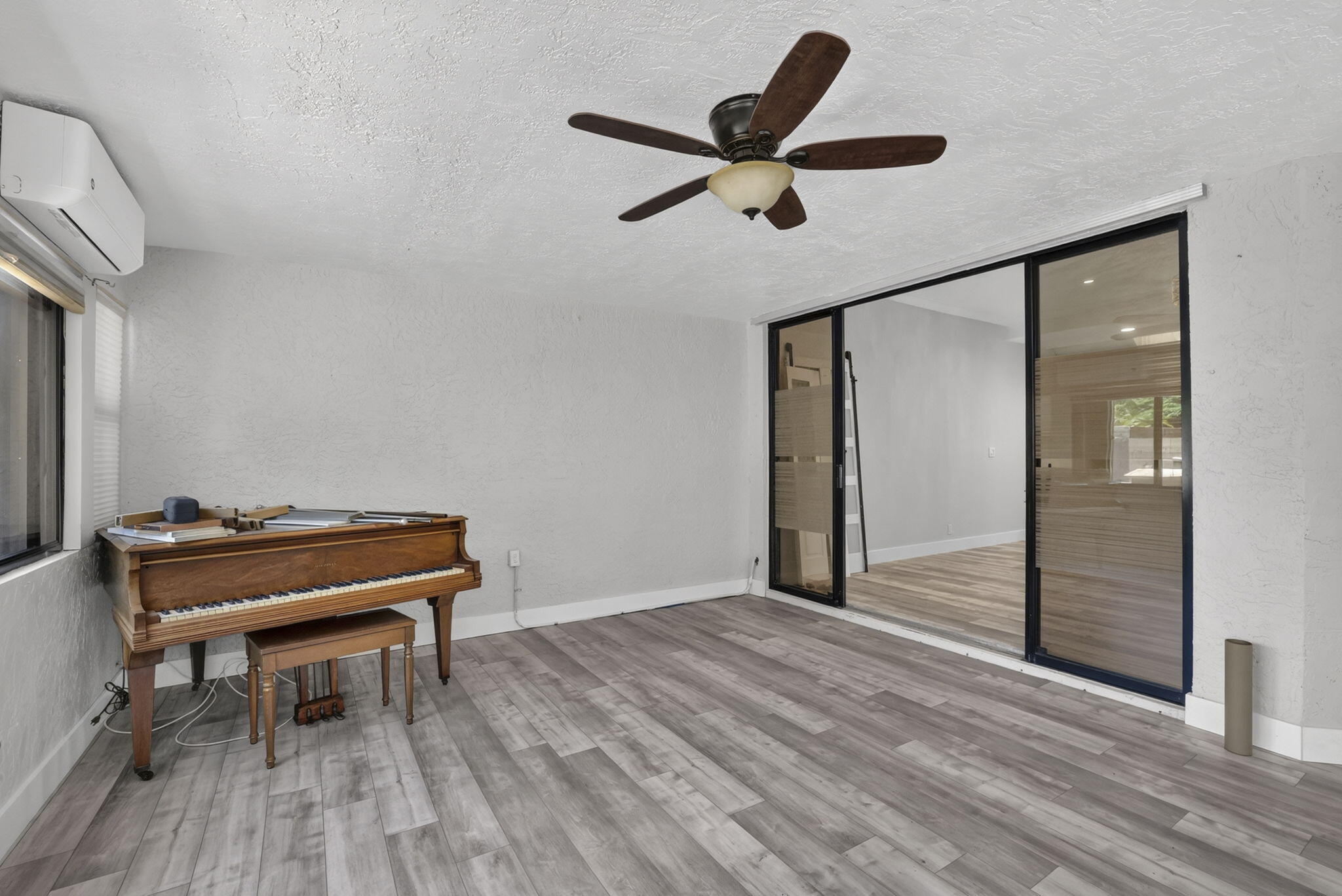GLEN CONDOMINIUM 1 - Residential Lease