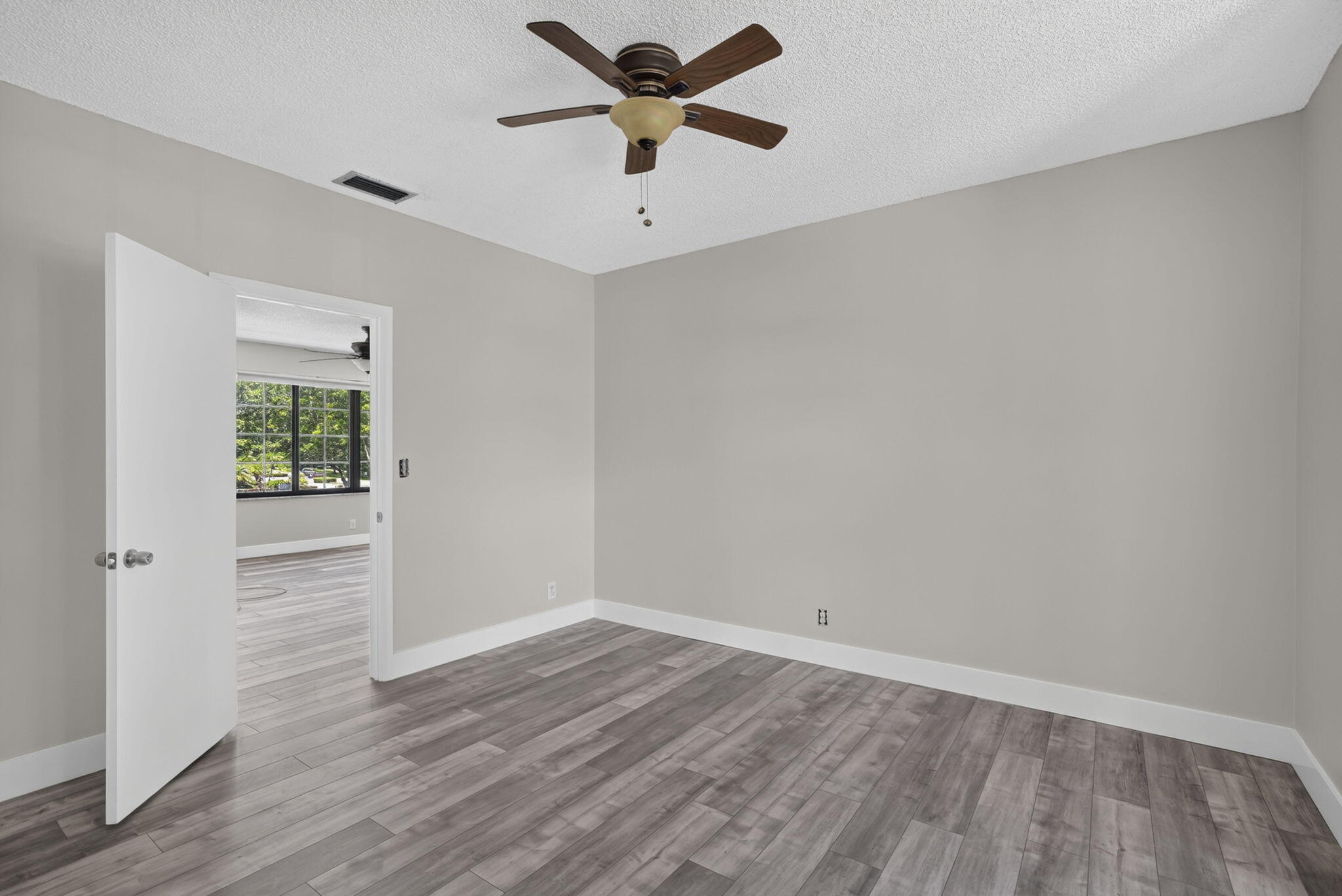 GLEN CONDOMINIUM 1 - Residential Lease
