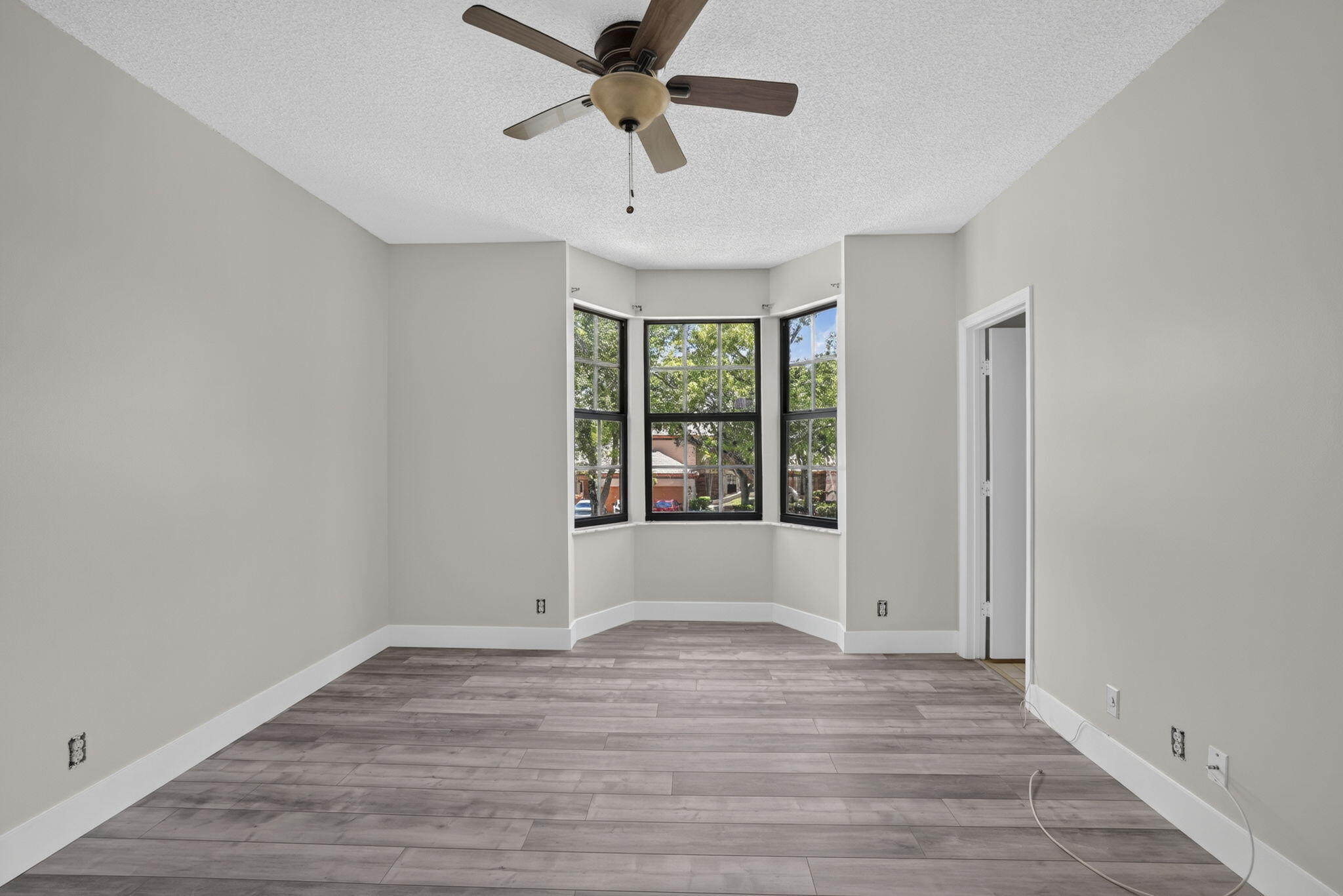 GLEN CONDOMINIUM 1 - Residential Lease