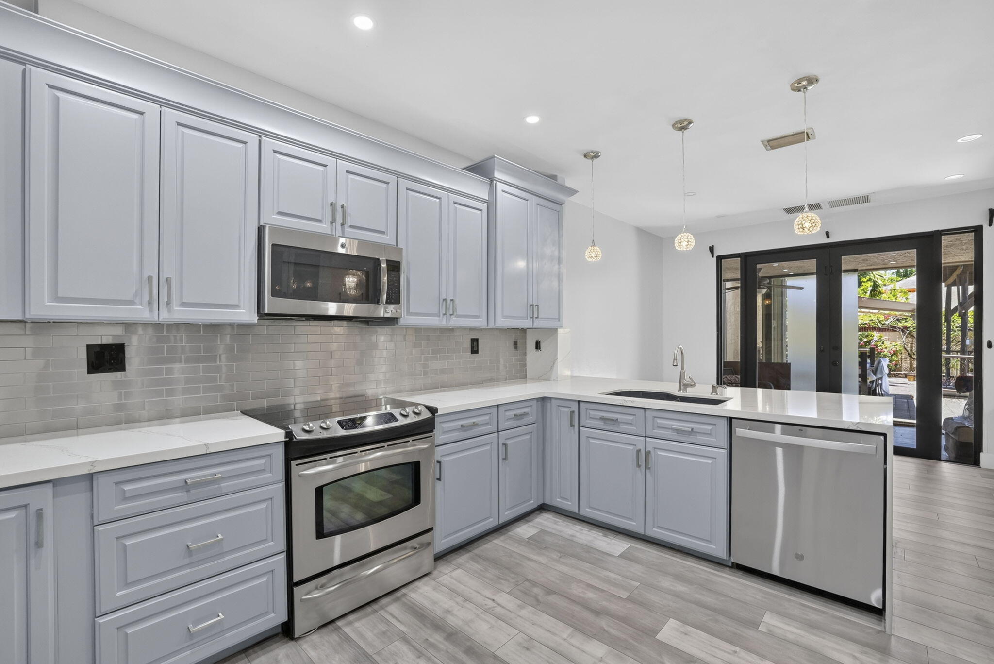 GLEN CONDOMINIUM 1 - Residential Lease