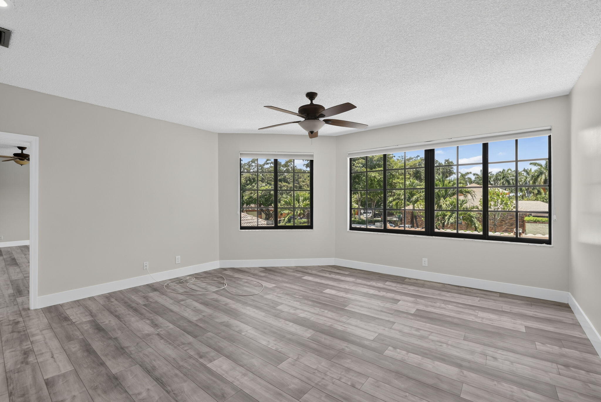 GLEN CONDOMINIUM 1 - Residential Lease