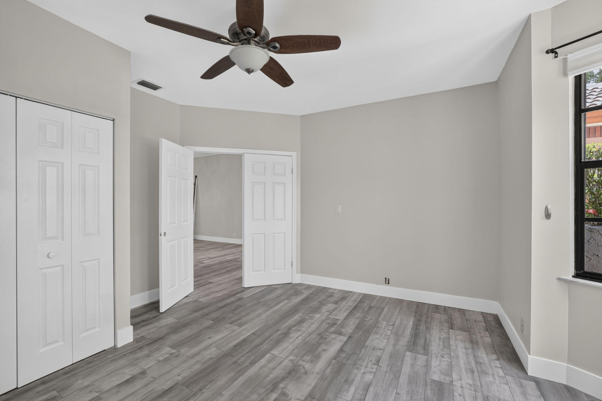 GLEN CONDOMINIUM 1 - Residential Lease
