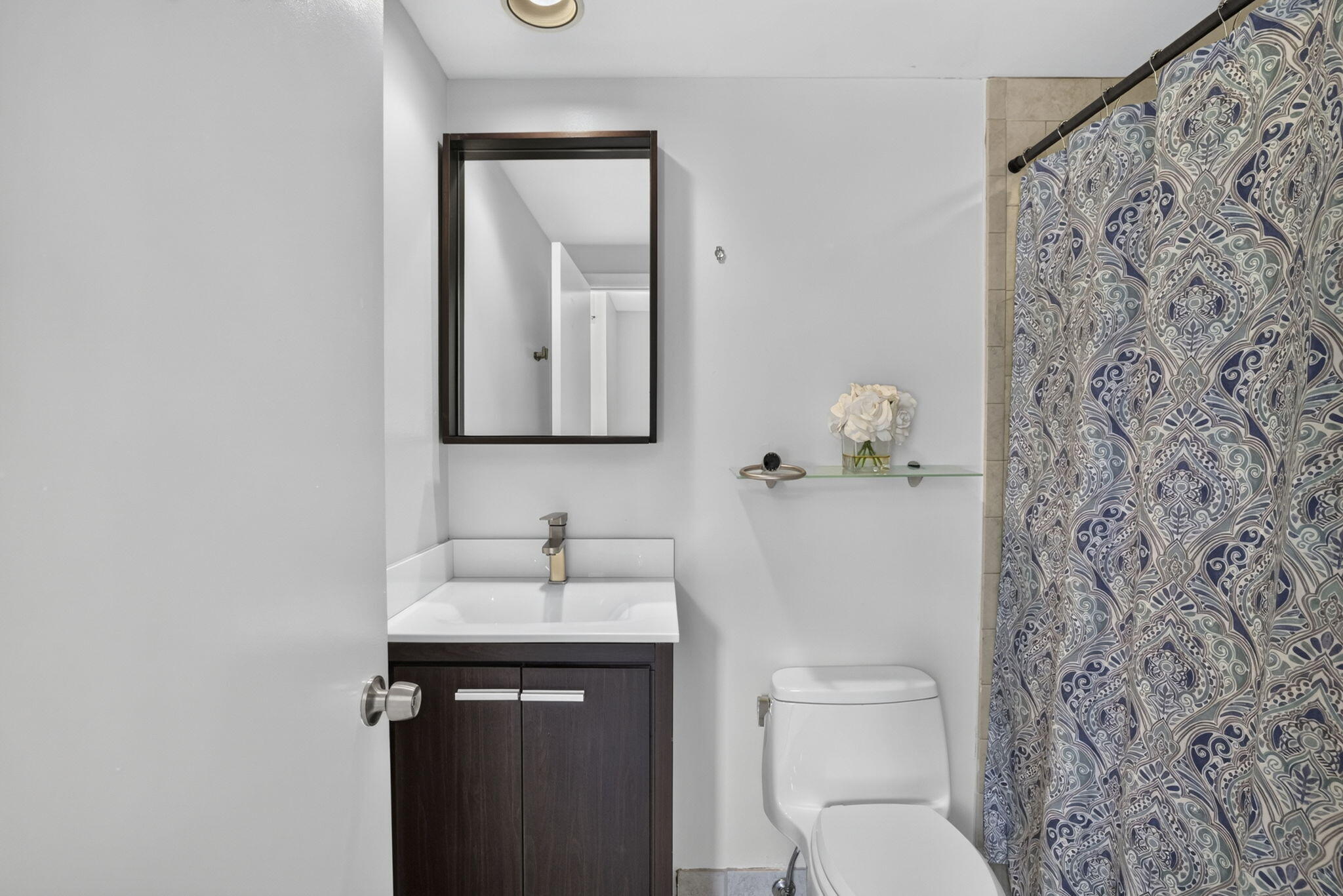 GLEN CONDOMINIUM 1 - Residential Lease