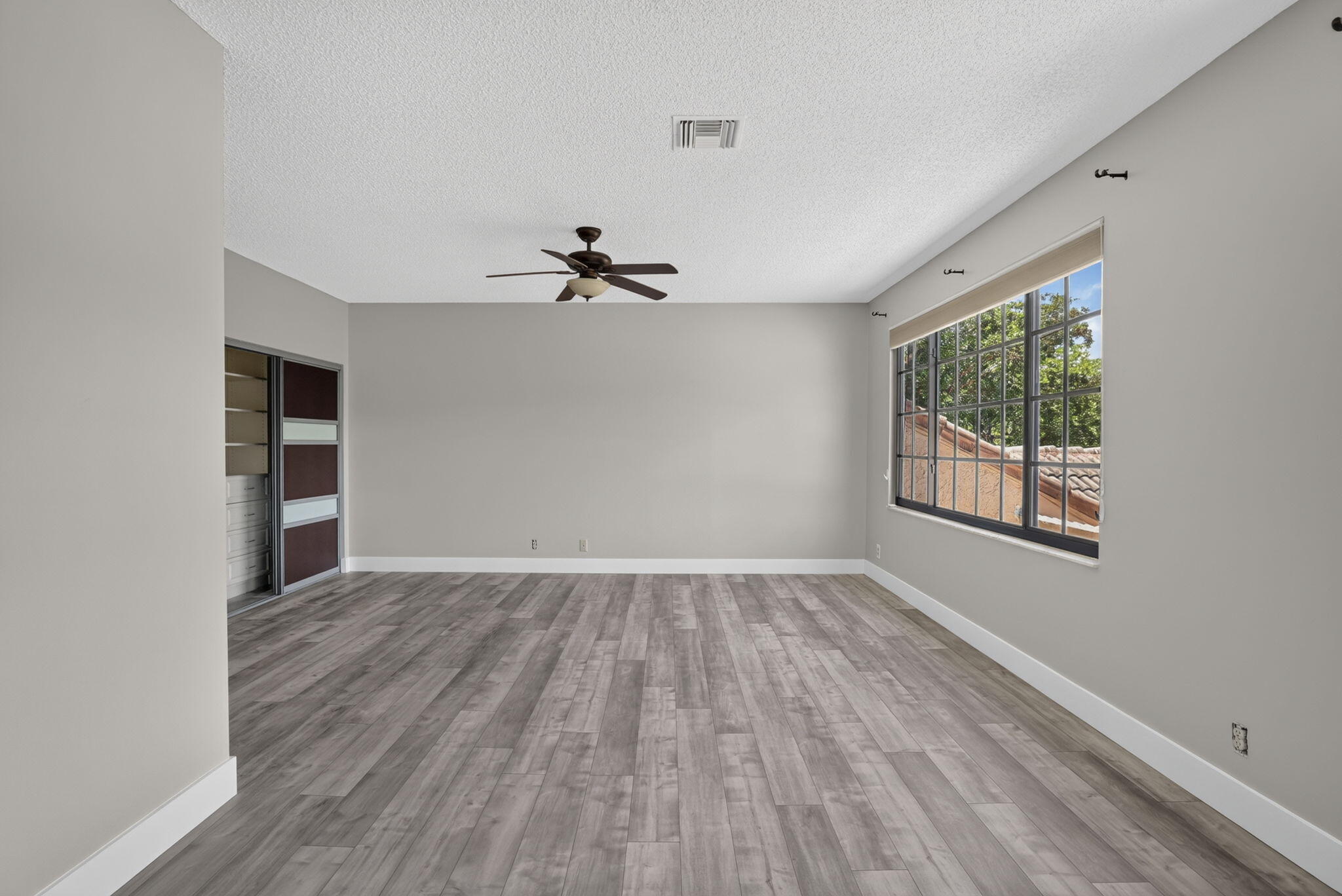 GLEN CONDOMINIUM 1 - Residential Lease