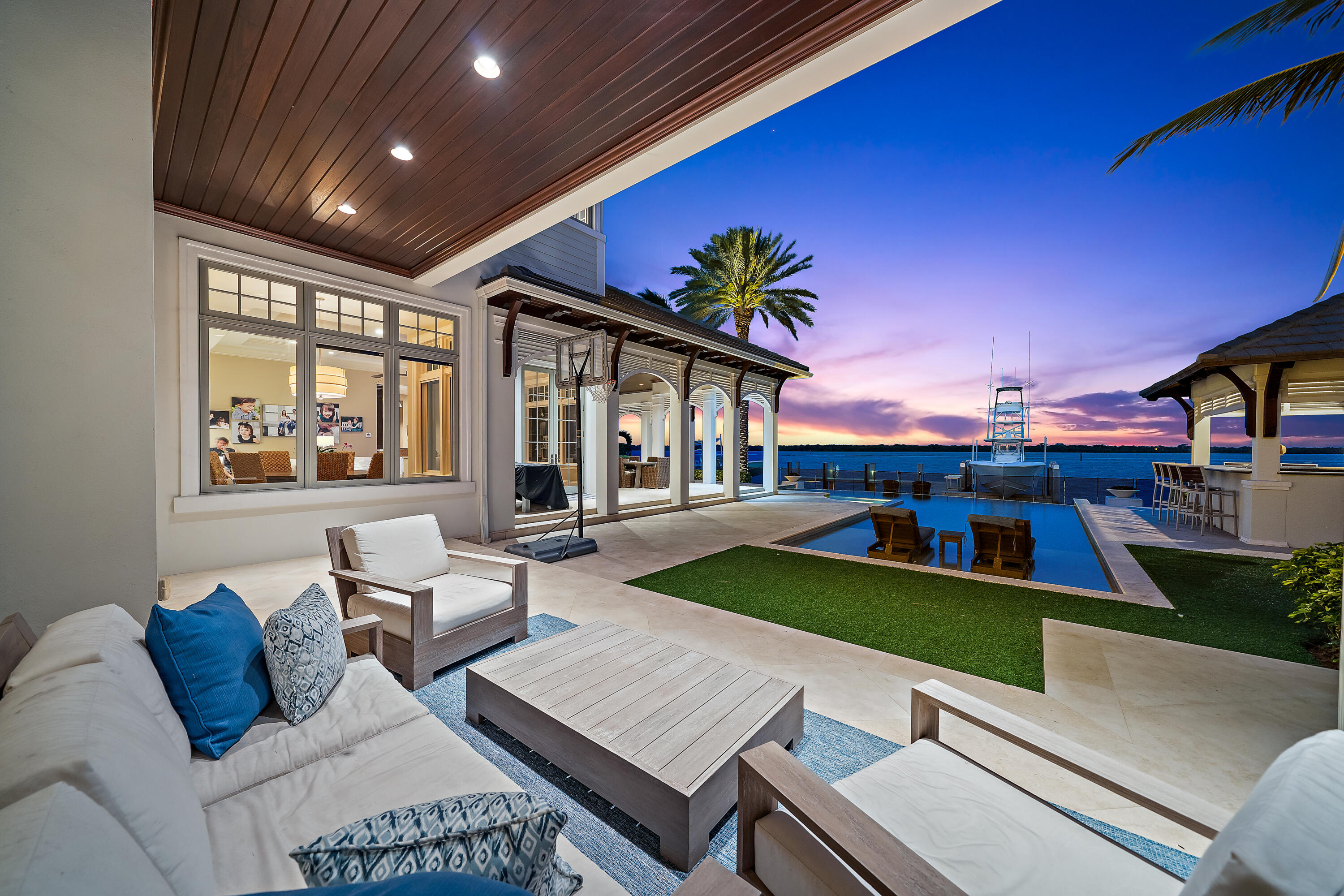 YACHT CLUB - Residential