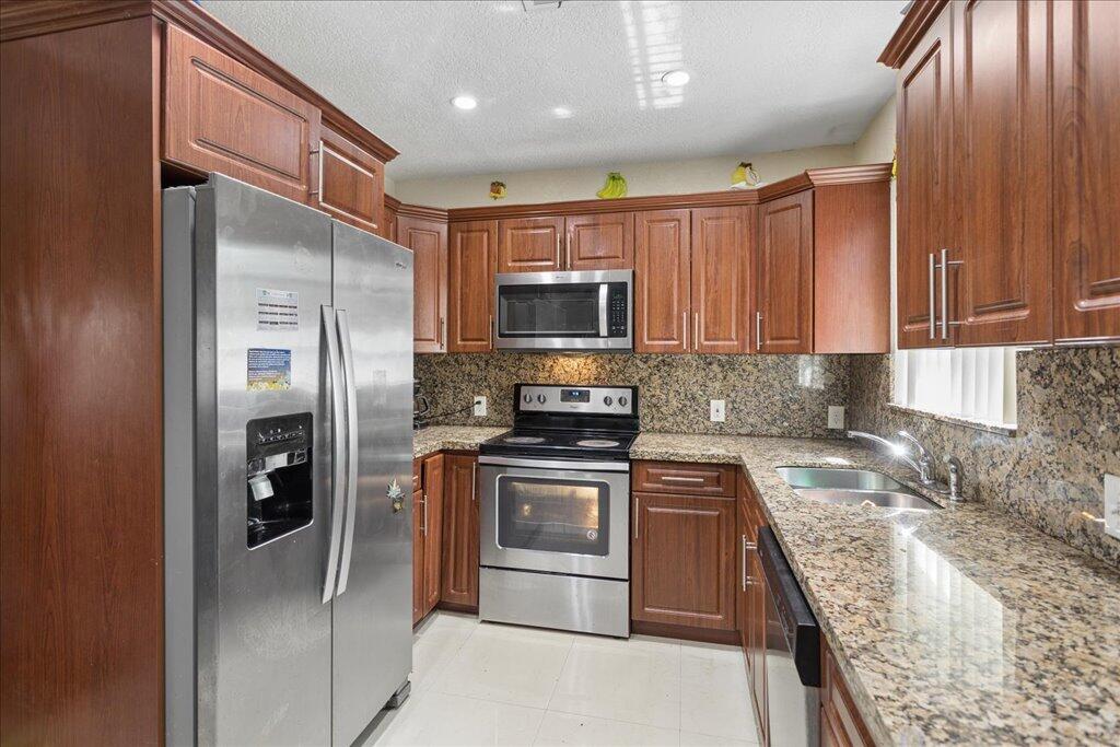 LAUDERDALE MANORS ADD REV PLAT - Residential