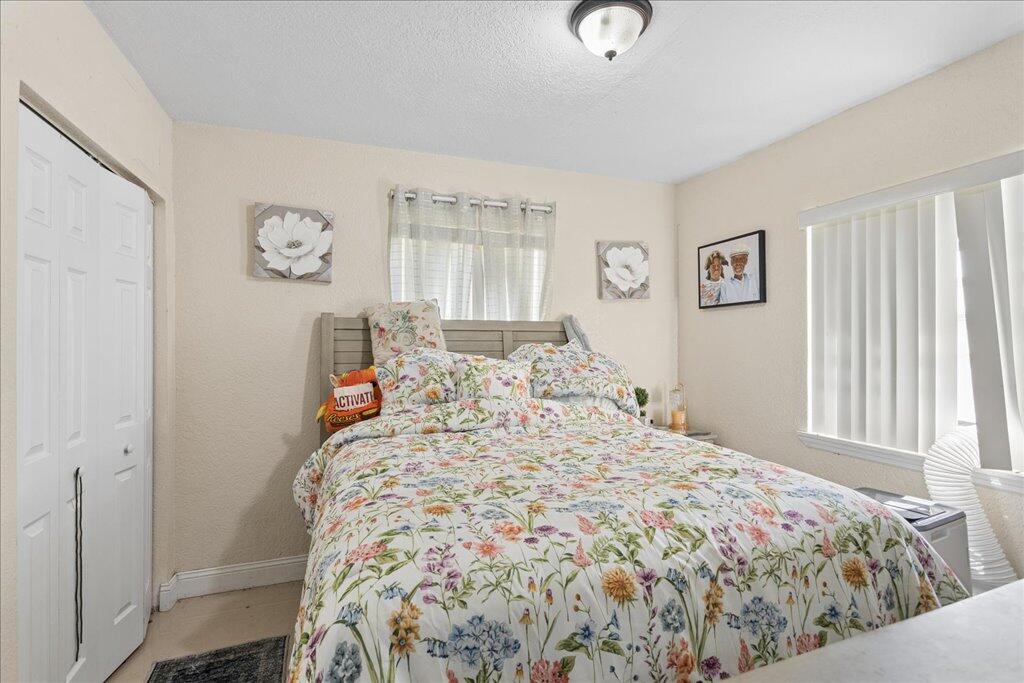 LAUDERDALE MANORS ADD REV PLAT - Residential