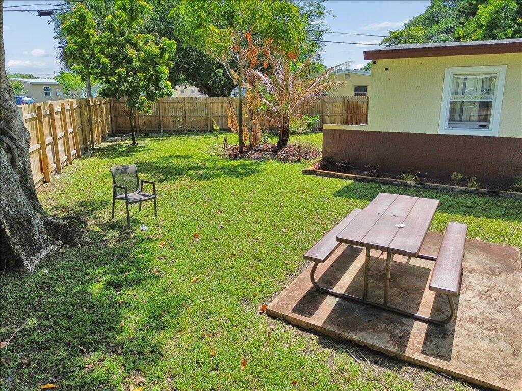 LAUDERDALE MANORS ADD REV PLAT - Residential
