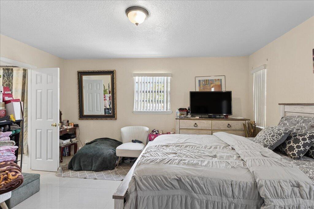 LAUDERDALE MANORS ADD REV PLAT - Residential