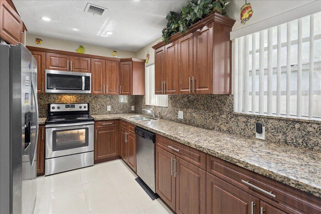 LAUDERDALE MANORS ADD REV PLAT - Residential