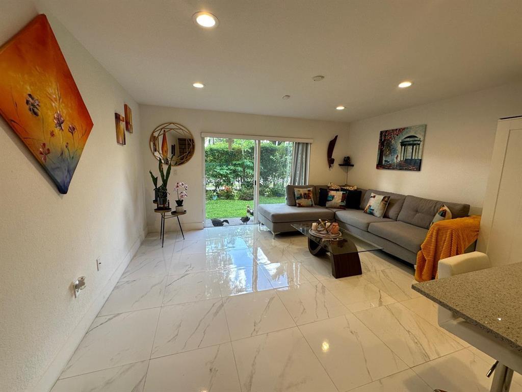 MELROSE POINT CONDO - Residential Lease