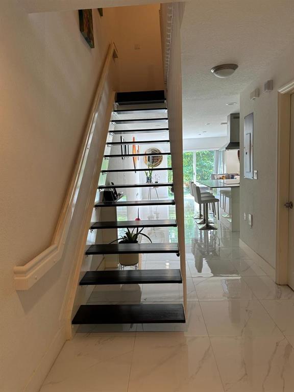 MELROSE POINT CONDO - Residential Lease