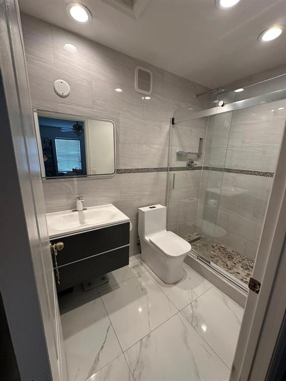 MELROSE POINT CONDO - Residential Lease