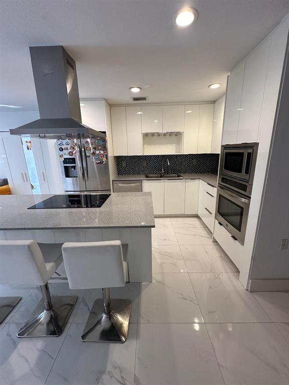 MELROSE POINT CONDO - Residential Lease