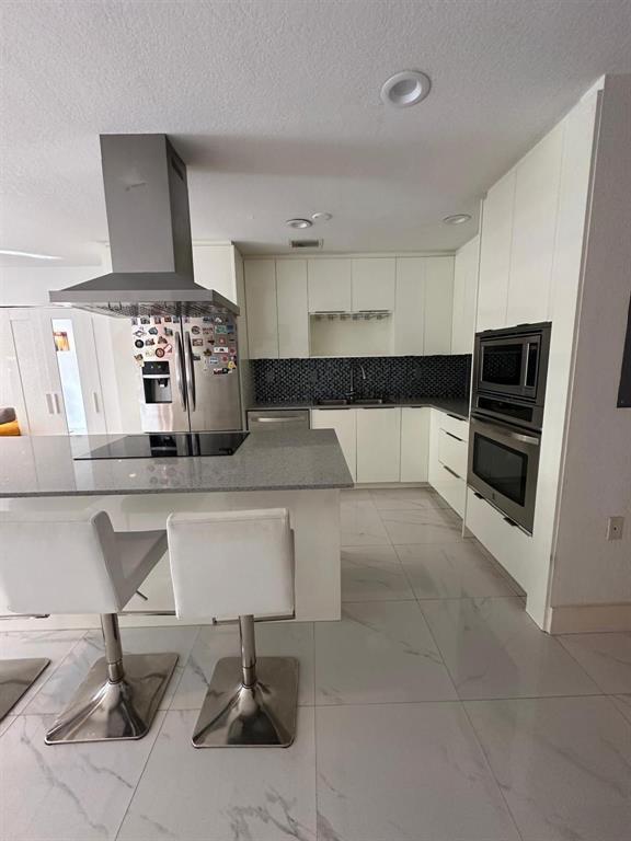 MELROSE POINT CONDO - Residential Lease