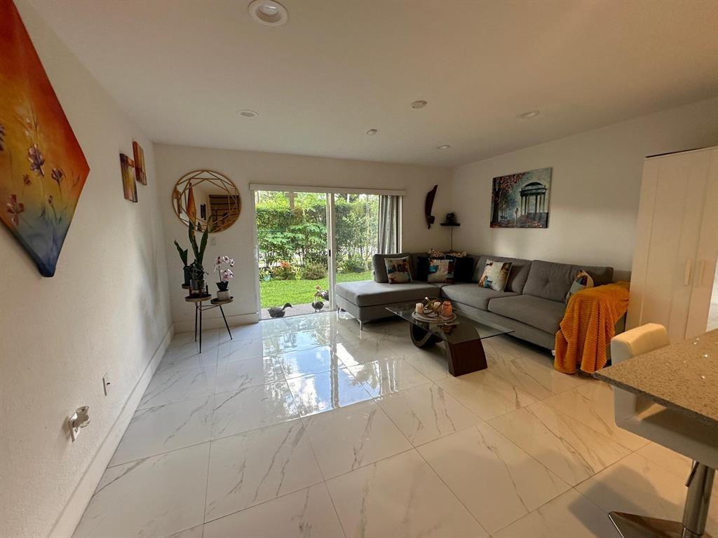 MELROSE POINT CONDO - Residential Lease