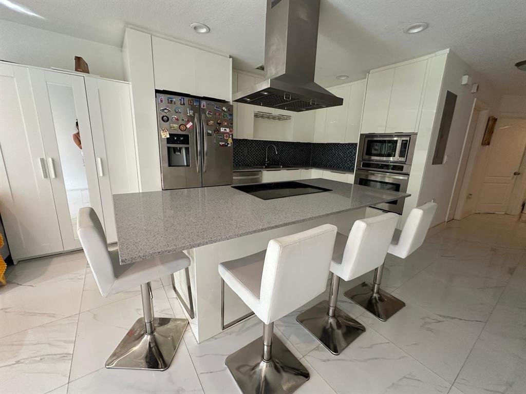 MELROSE POINT CONDO - Residential Lease