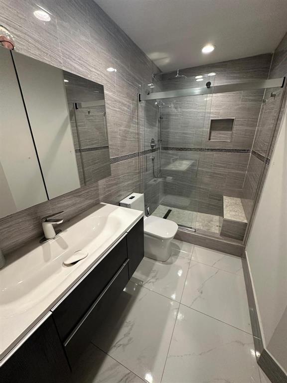 MELROSE POINT CONDO - Residential Lease